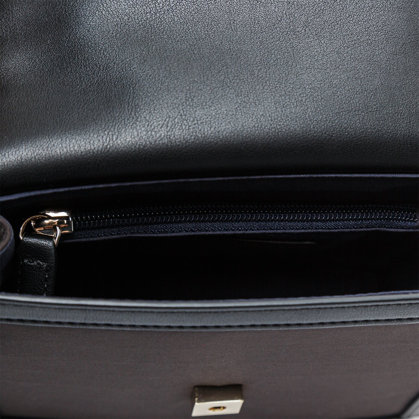 Damska torebka TOMMY HILFIGER TOREBKA SEASONAL CROSSOVER aw0aw07979bds kolor czarny