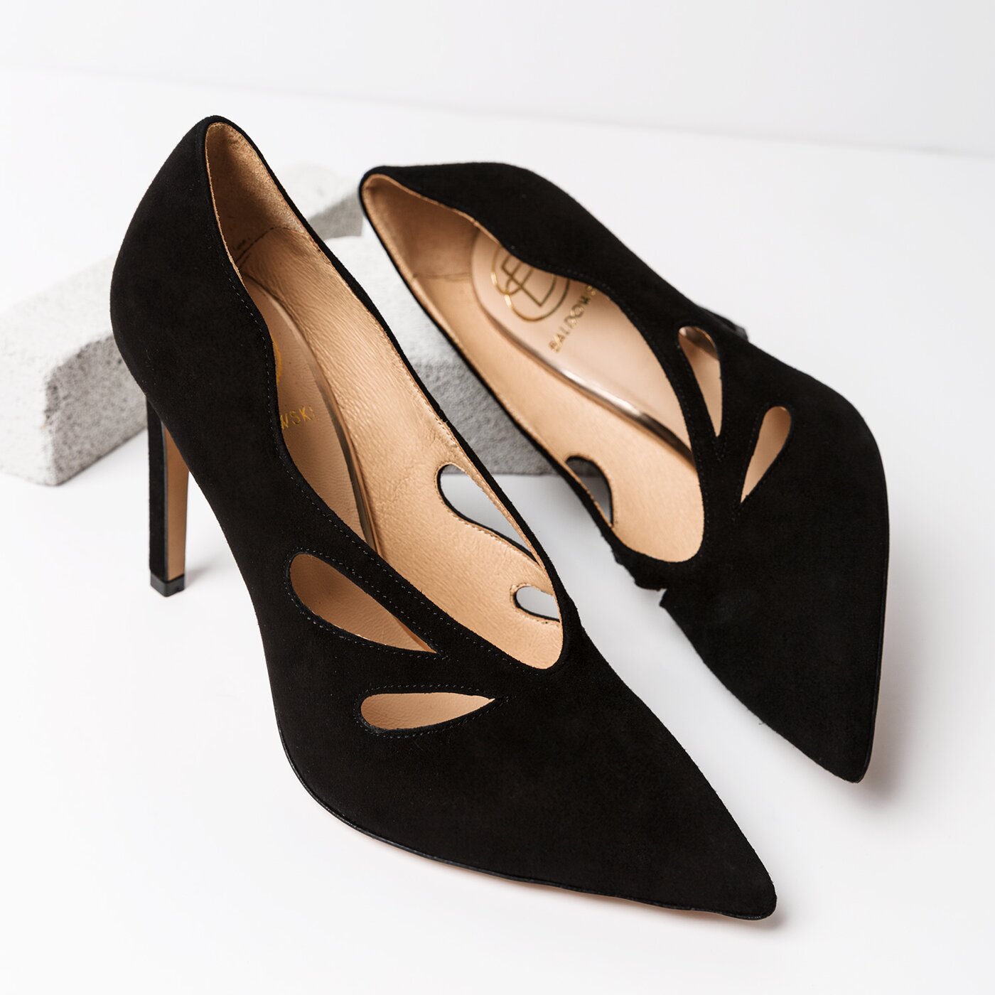 Damskie szpilki / czółenka BALDOWSKI SZPILKI Z WYCIĘCIAMI w00346/1451/002 kolor czarny