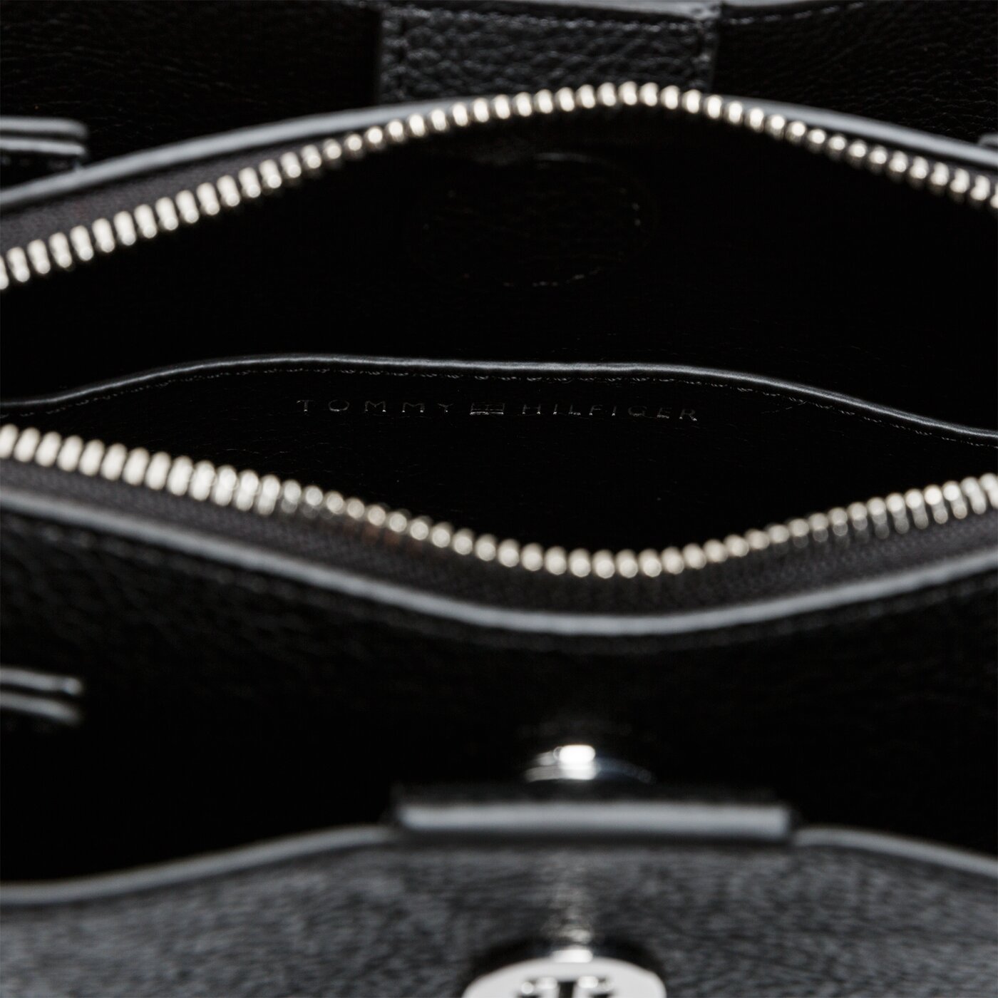 Damska nerka / saszetka TOMMY HILFIGER TOREBKA CORE CROSSOVER aw0aw07303bds kolor czarny