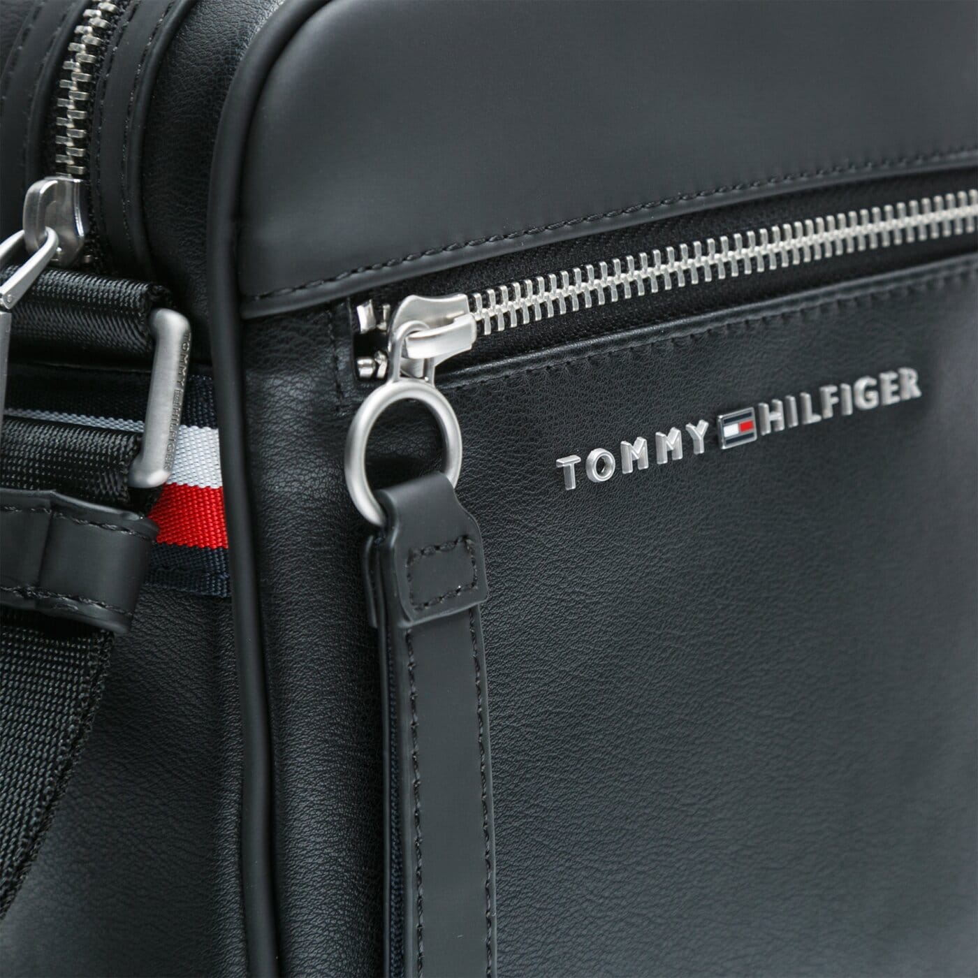 TOMMY HILFIGER TORBA TH METRO MINI REPORTER am0am05986bds kolor czarny