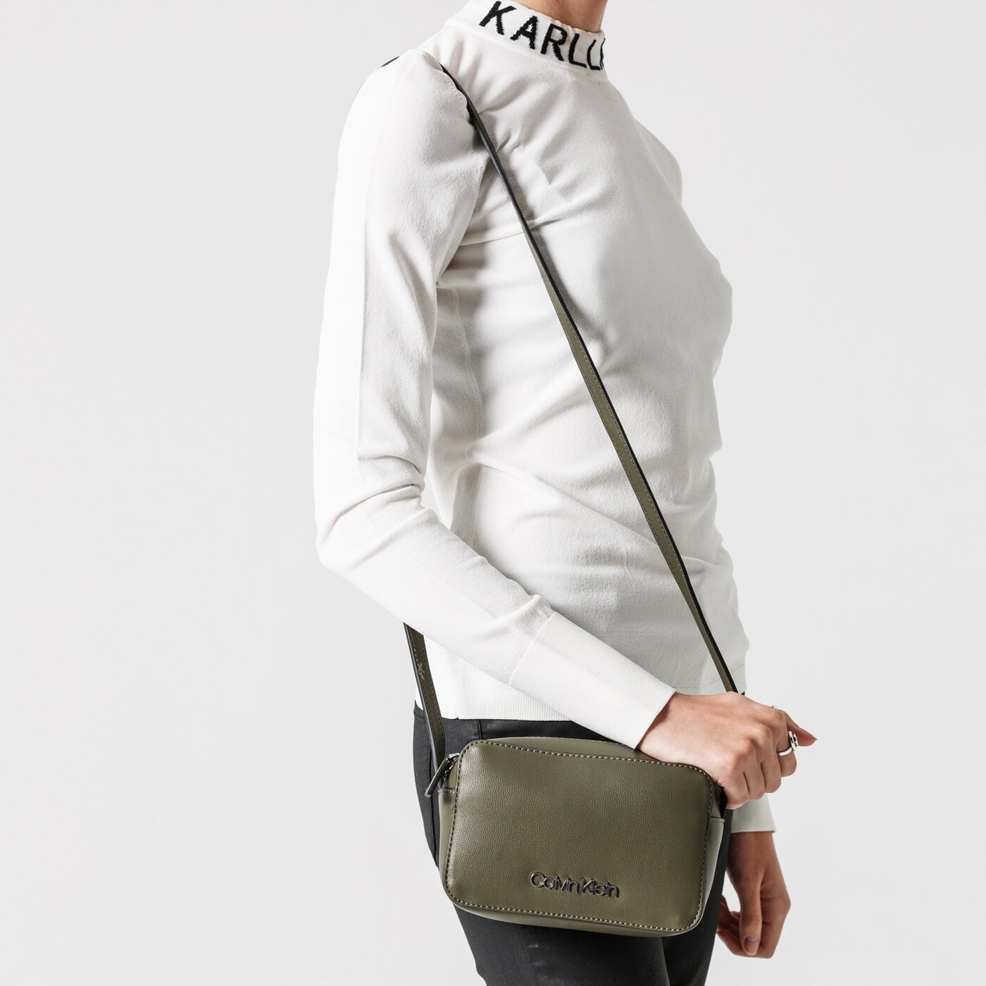 Damska torebka CALVIN KLEIN TOREBKA MUST CAMERABAG k60k605871lgr kolor szary