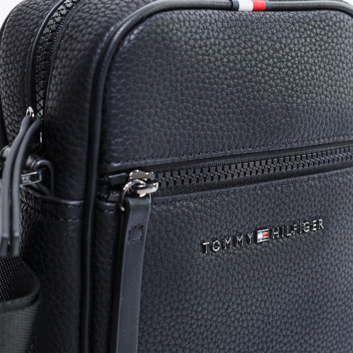 TOMMY HILFIGER TORBA ESSENTIAL MINI REPORTER am0am06479bds kolor czarny
