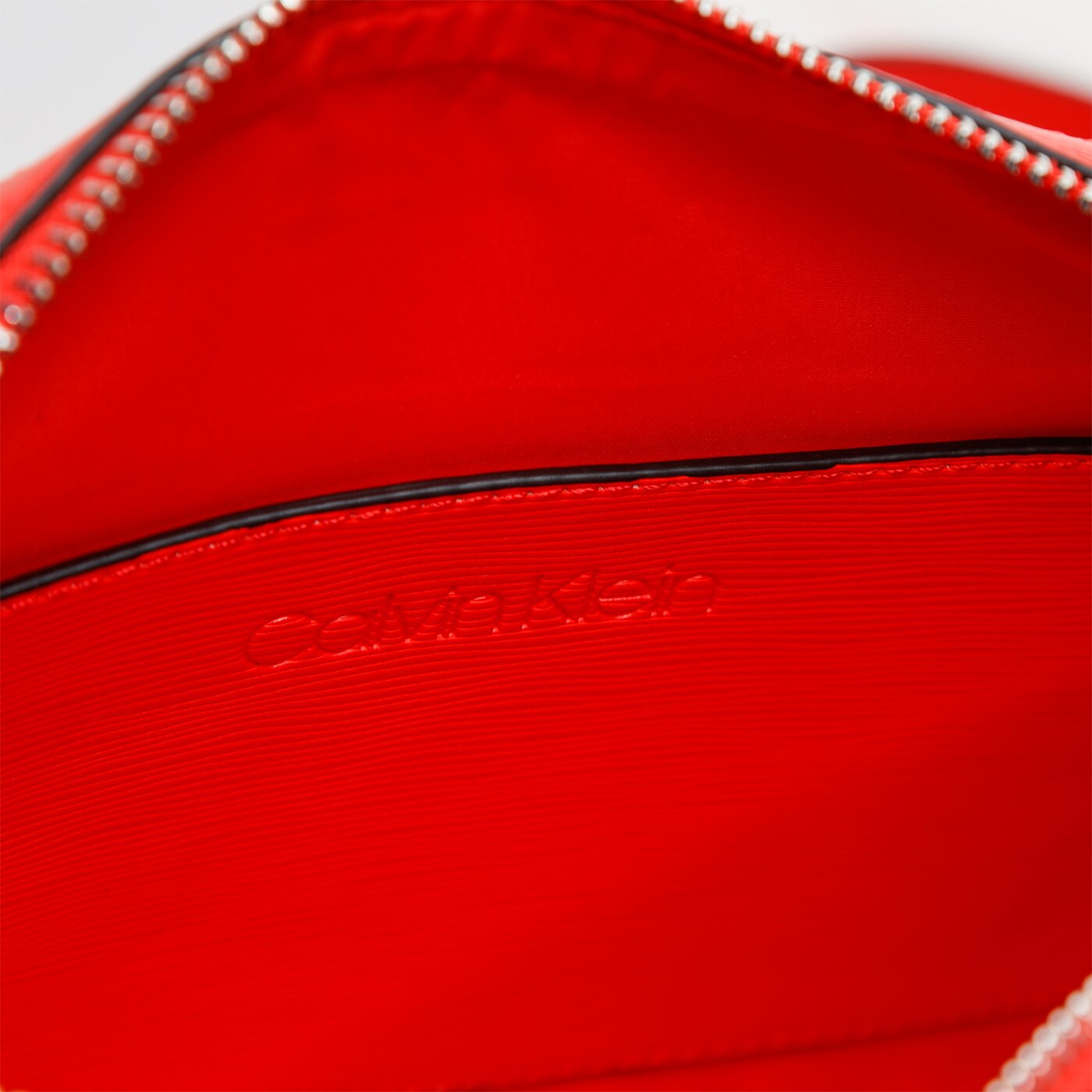 Damska torebka CALVIN KLEIN TOREBKA CAMERA BAG k60k608103xa7 kolor czerwony