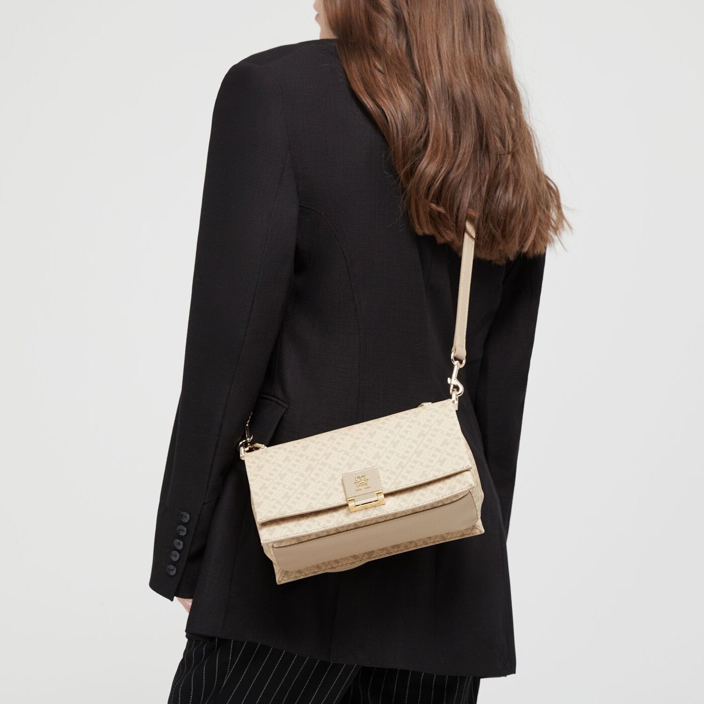 TOMMY HILFIGER TOREBKA TH HER MED CROSSOVER MONO kolor
