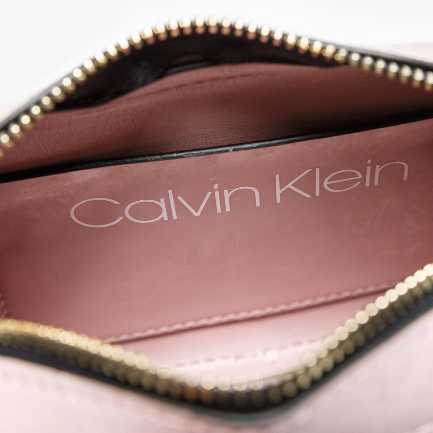 Damska torebka CALVIN KLEIN TOREBKA RE-LOCK EM CAMERA BAG k60k606779vfm kolor różowy
