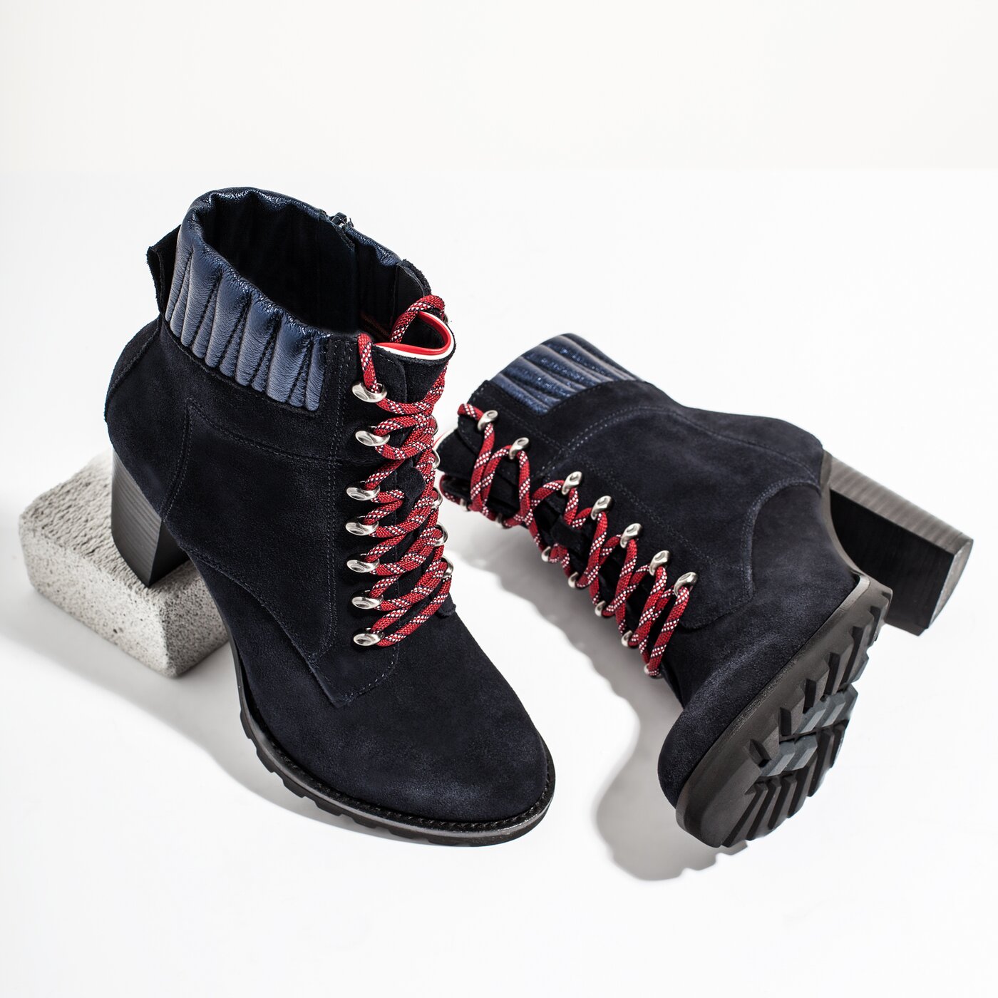 Damskie botki / sztyblety TOMMY HILFIGER BASIC HIKING HEELED BOOT SUEDE fw0fw03569403 kolor granatowy