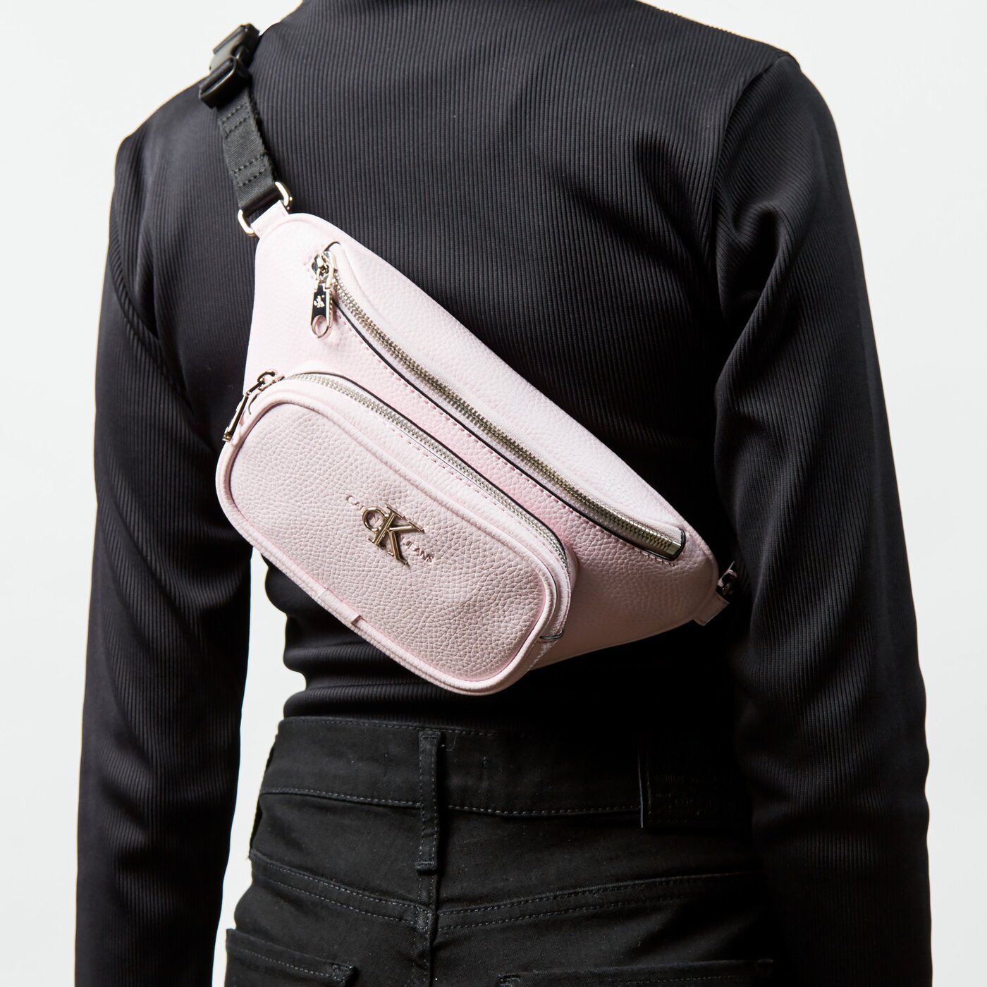 Damska nerka / saszetka CALVIN KLEIN TOREBKA CONVERTIBLE WAIST BAG k60k607840tn9 kolor biały