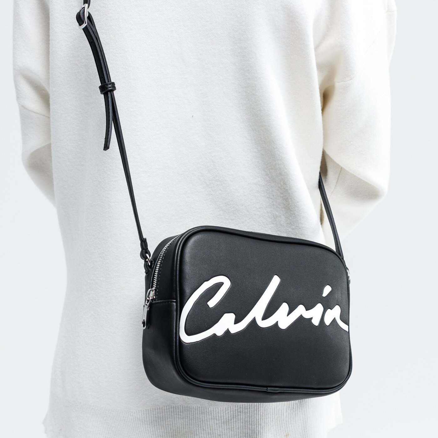 Damska torebka CALVIN KLEIN TOREBKA SCULPTED LARGE CAMERA BAG k60k606573bds kolor czarny