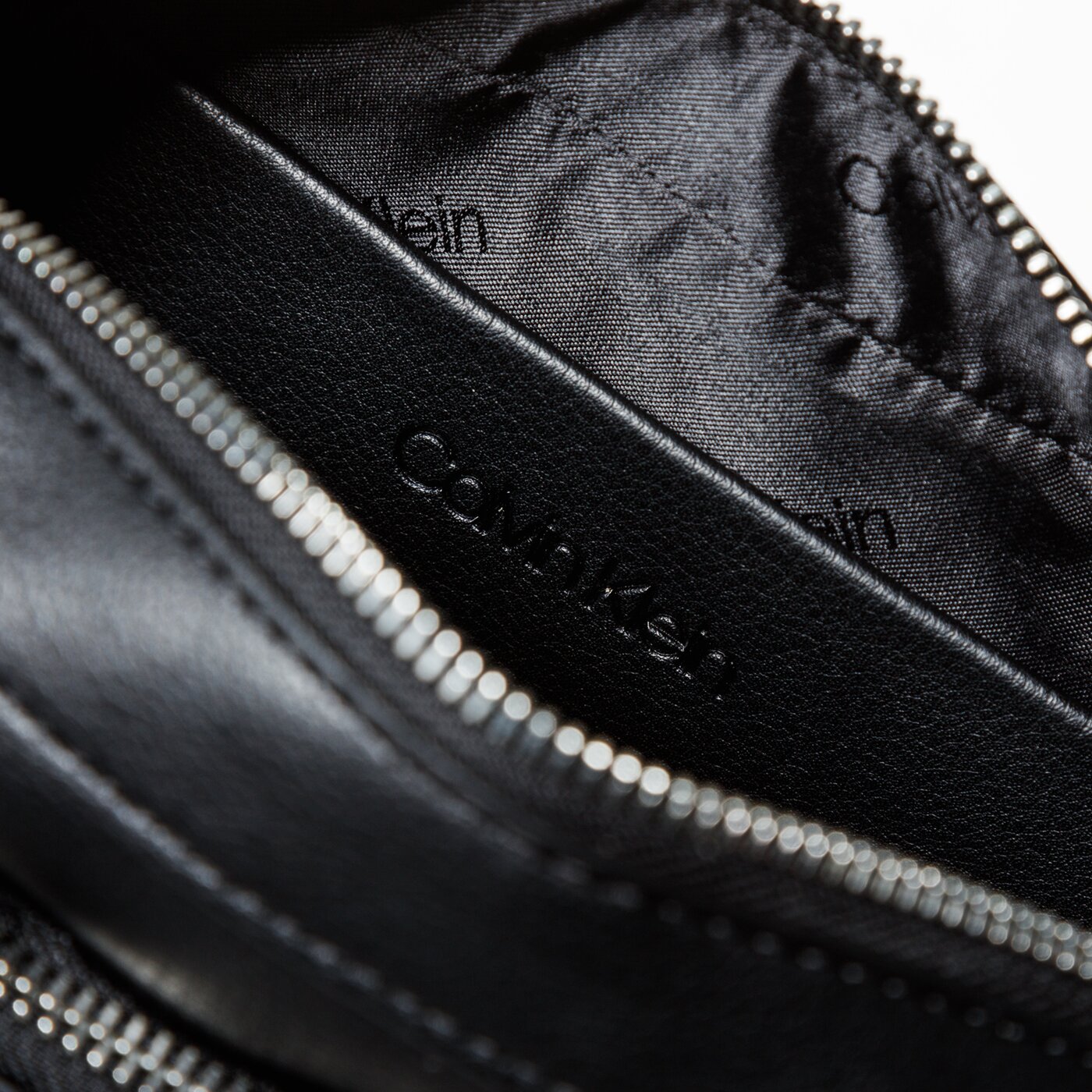 Damska torebka CALVIN KLEIN TOREBKA CK MUST CAMERA BAG k60k608410bax kolor czarny