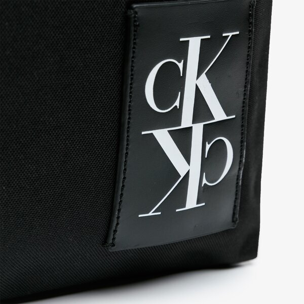 CALVIN KLEIN TORBA SPORT ESSENTIALS FLAT PACK k50k505255bds kolor czarny
