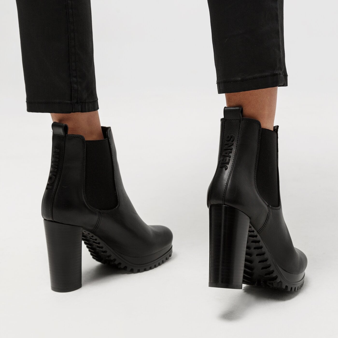 pin logo heeled chelsea boot