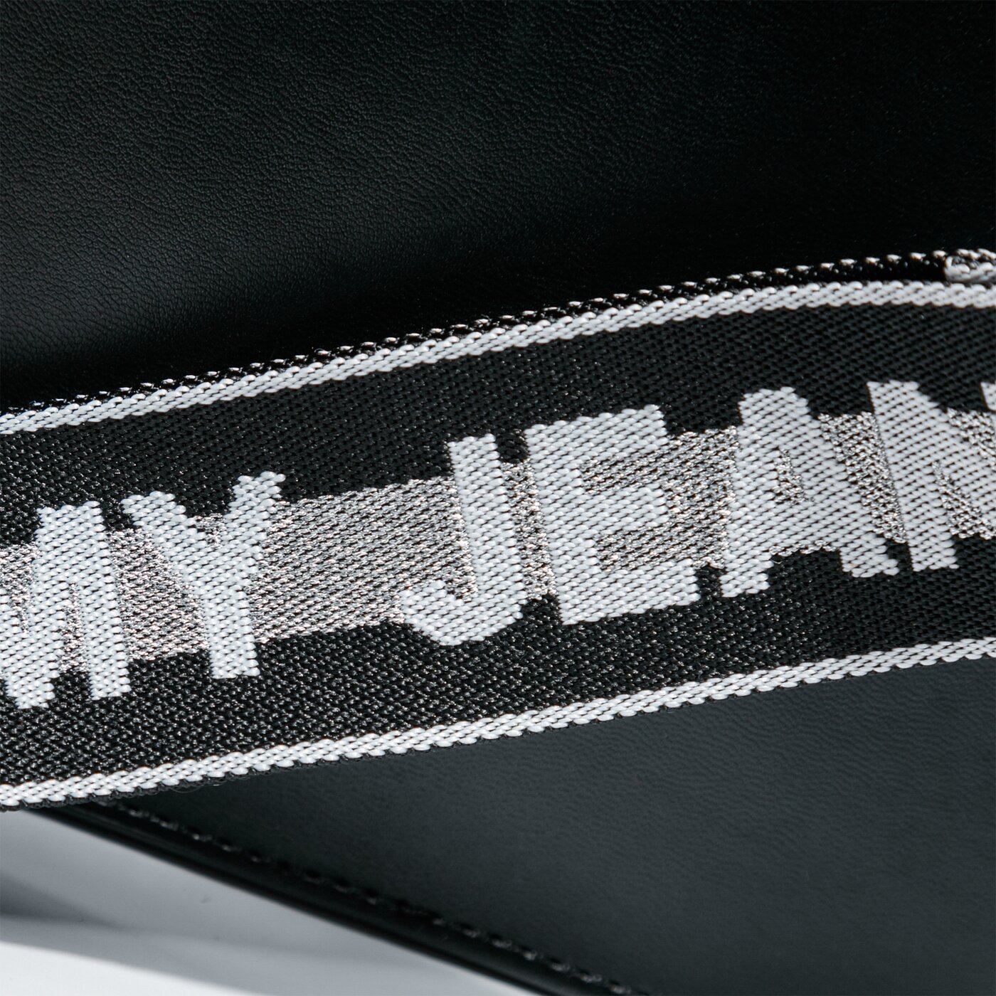 Damska torebka TOMMY HILFIGER TOREBKA TJW ITEM MED CROSSOVER aw0aw08966bds kolor czarny