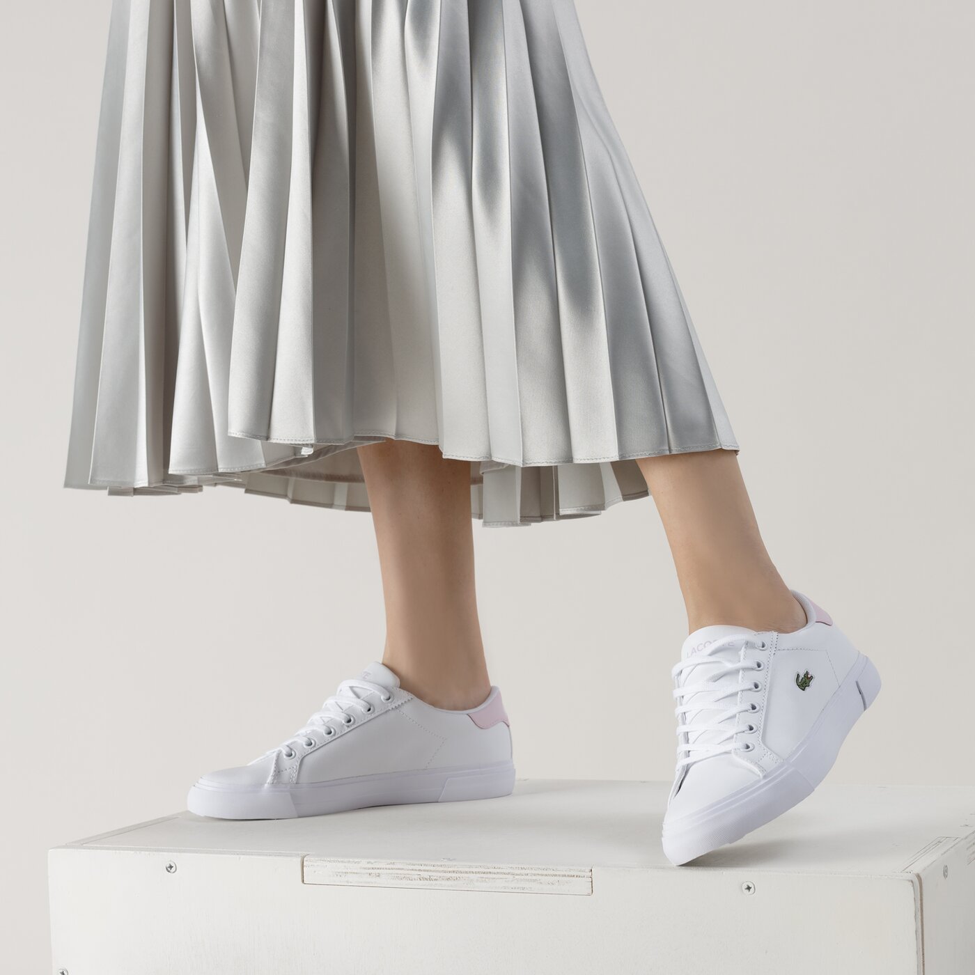 Damskie trampki LACOSTE LEROND PLUS 0722 1 CFA 743cfa00111y9 kolor biały