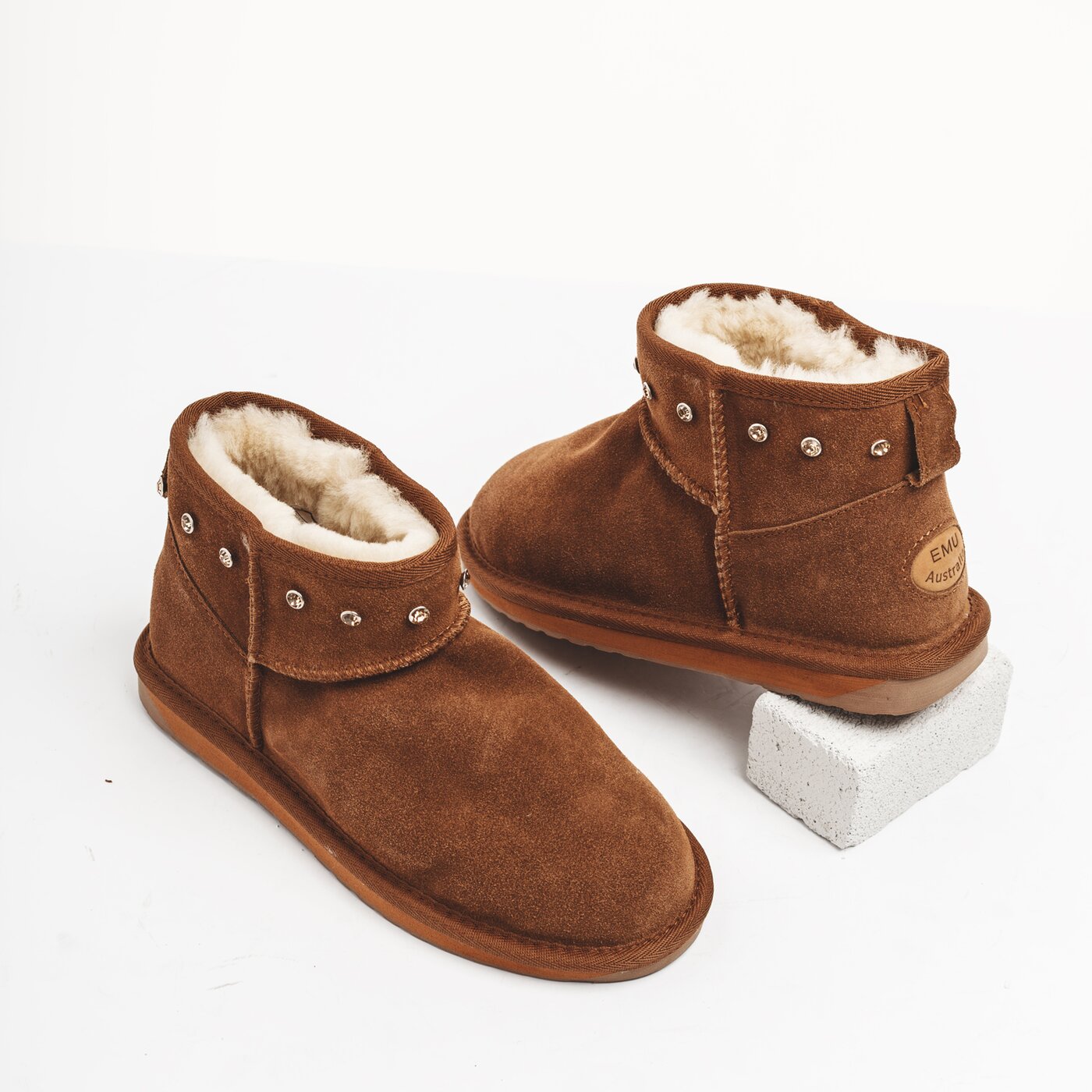 Damskie śniegowce EMU STINGER STUD MINI w11885chestnut kolor brązowy