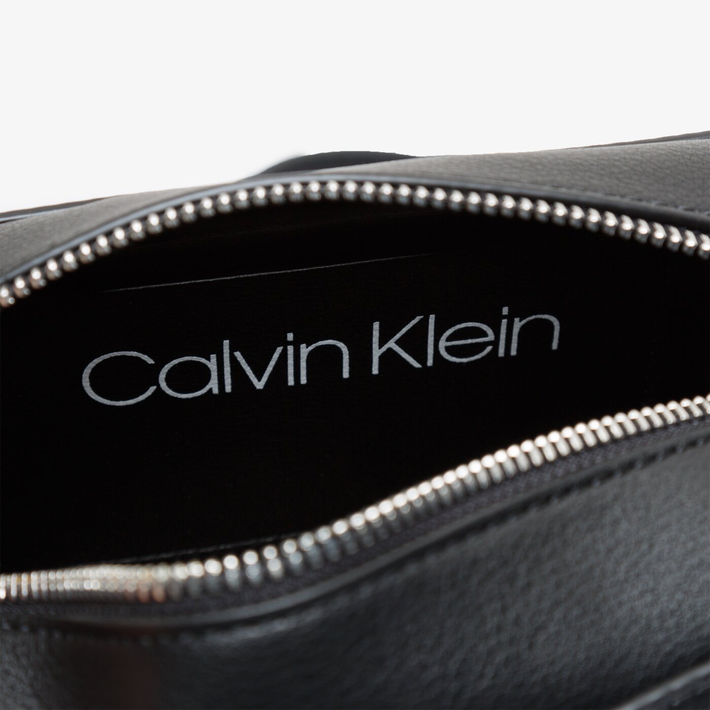 Damska torebka CALVIN KLEIN TOREBKA MUST CAMERABAG k60k606330bax kolor czarny