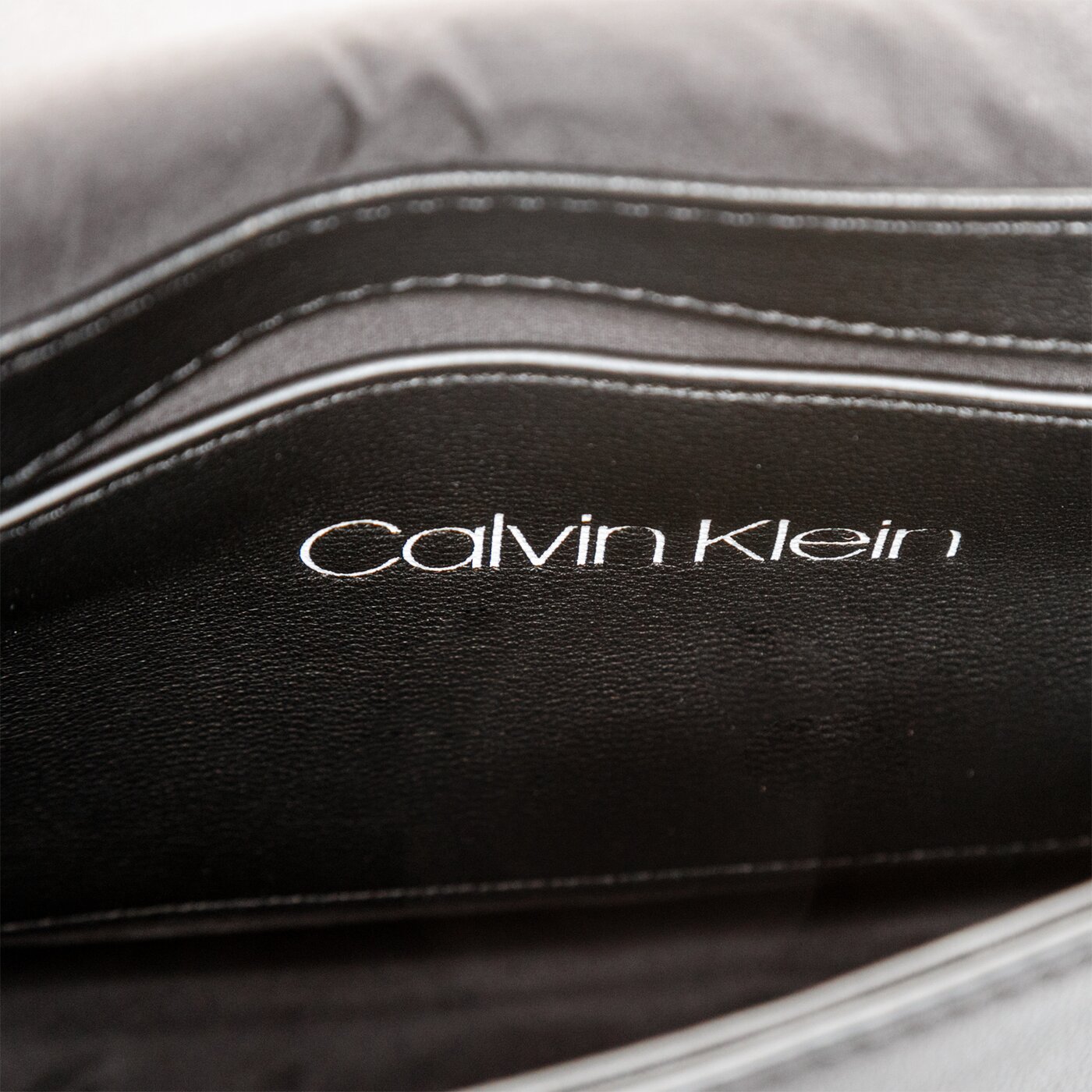 Damska torebka CALVIN KLEIN TOREBKA SADDLE BAG k60k6074300gw kolor czarny