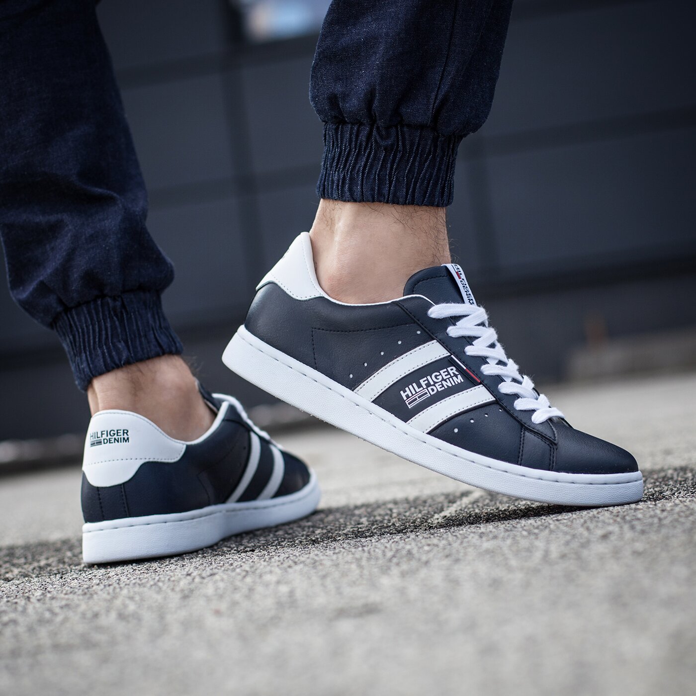 Męskie trampki TOMMY HILFIGER S2385ULLIVAN 4A em56820803284 kolor granatowy