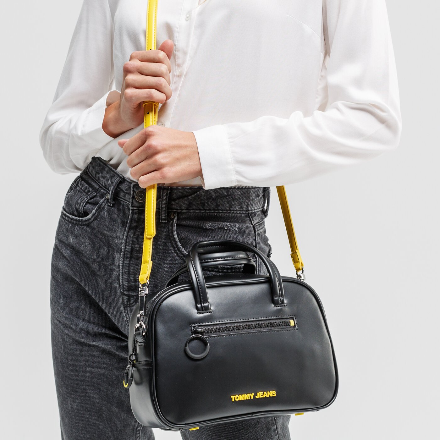 Damska torebka TOMMY HILFIGER TOREBKA TJW NEW GEN SATCHEL aw0aw08567bds kolor czarny