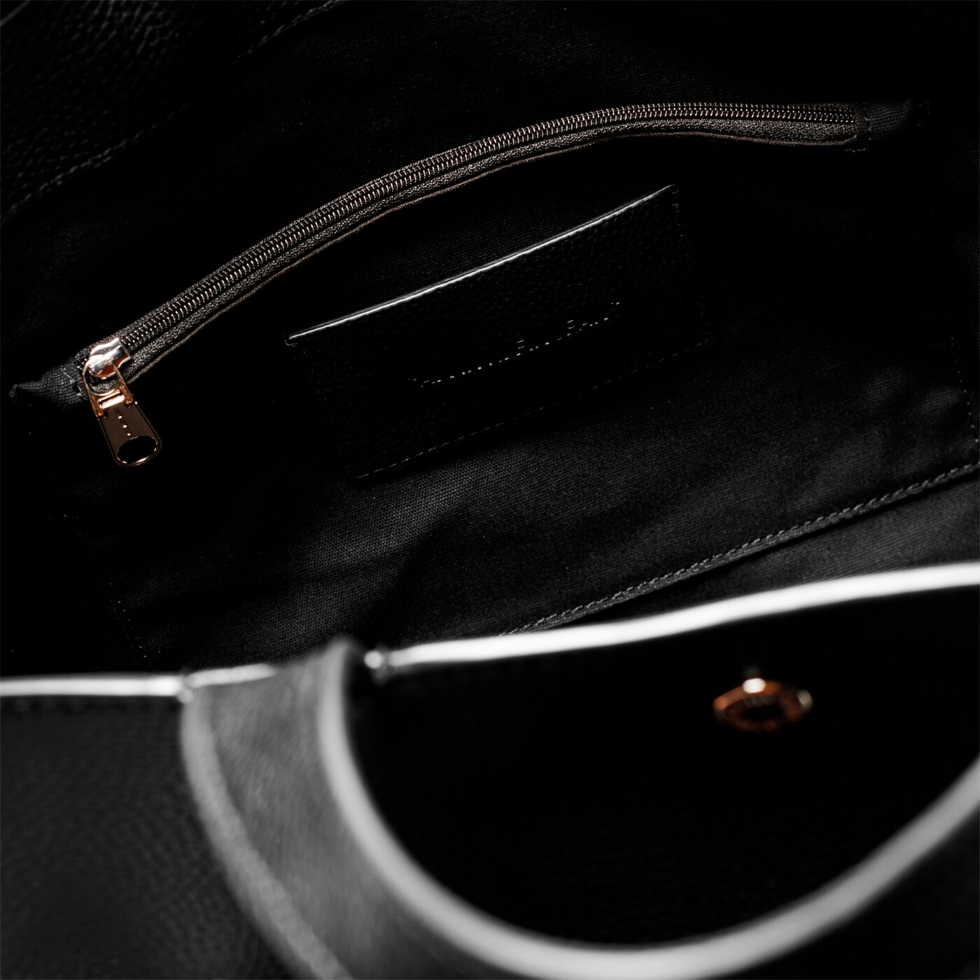 Damska torebka CALVIN KLEIN TOREBKA LOGO BANNER EW T BOTTOM TOTE k40k400821001 kolor czarny