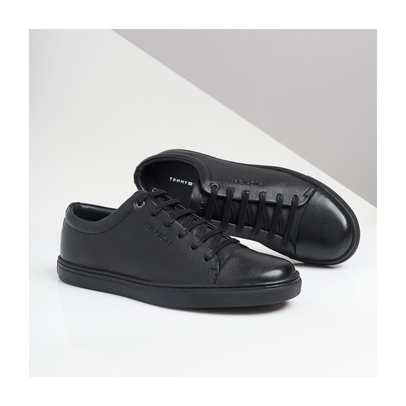 Męskie trampki TOMMY HILFIGER CHARLTON 3A1 fm0fm02190990 kolor czarny