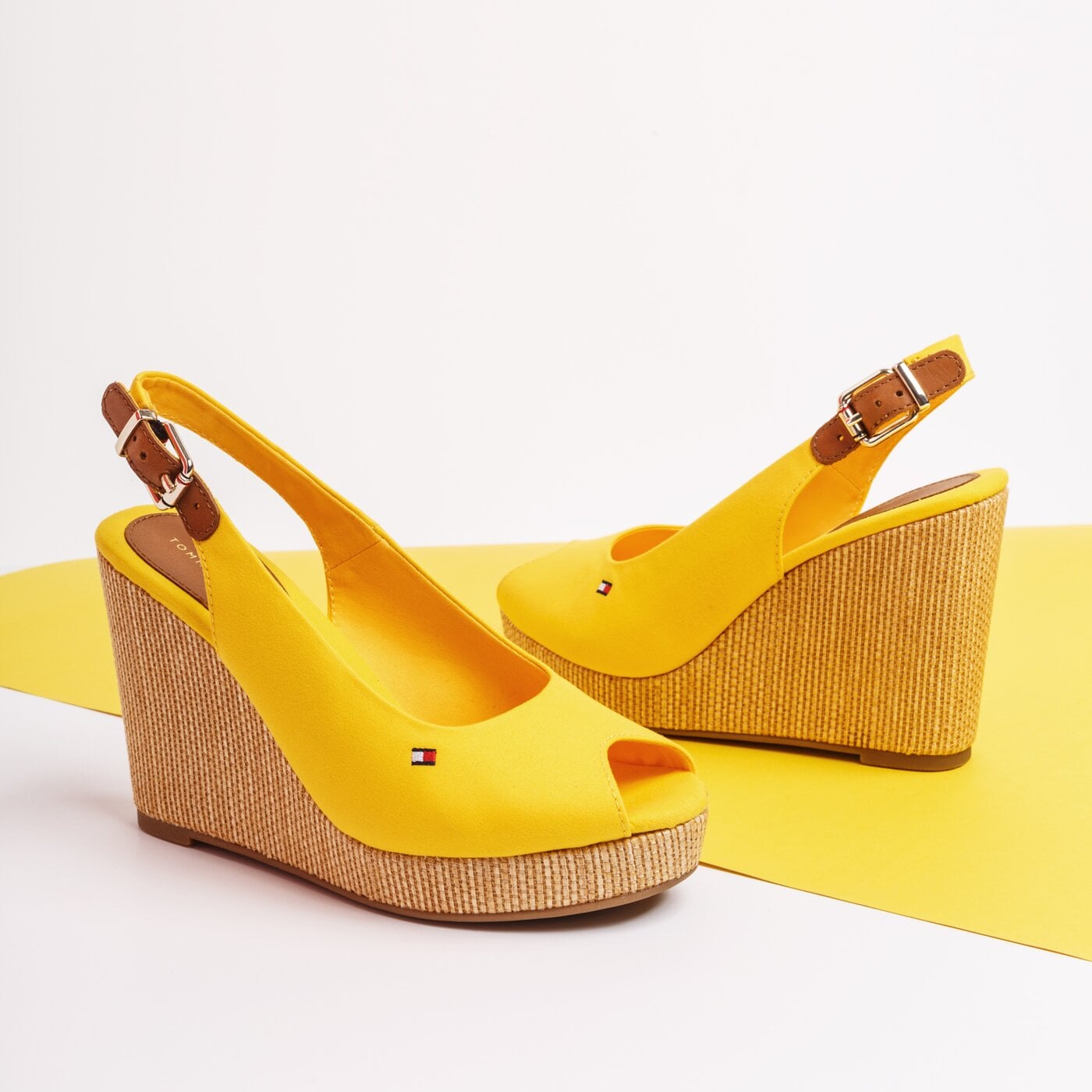 Damskie sandały TOMMY HILFIGER ICONIC ELENA SLING BACK WEDGE fw0fw04789zek kolor żółty