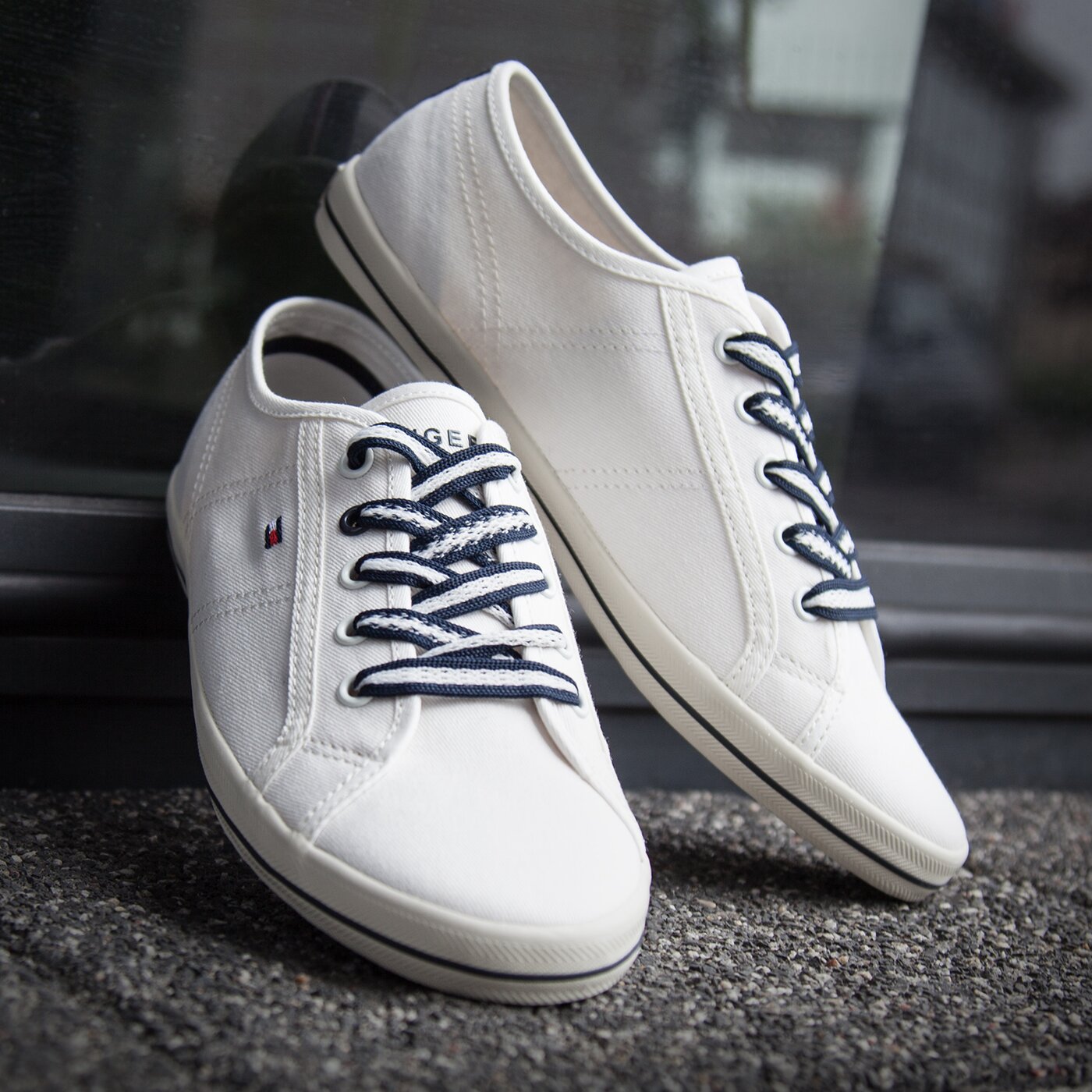 Damskie trampki TOMMY HILFIGER V1285ICTORIA 2D fw56820840118 kolor biały