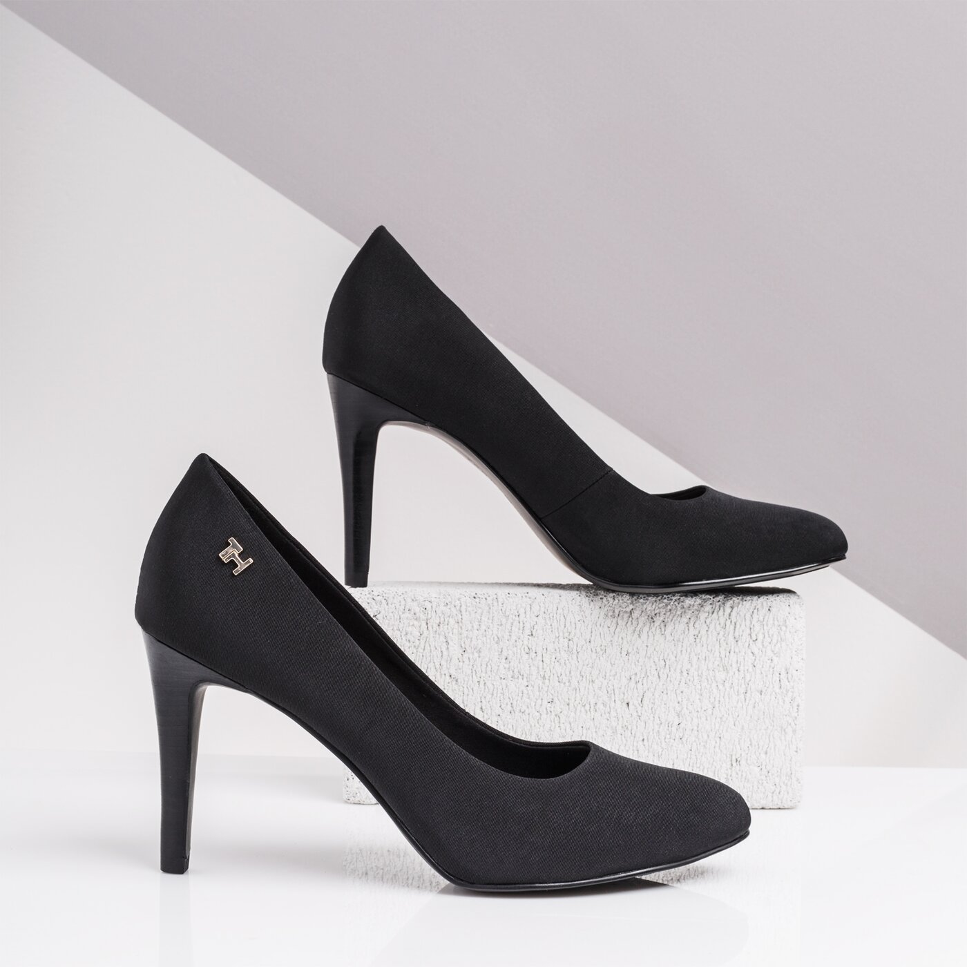 Damskie szpilki / czółenka TOMMY HILFIGER ESSENTIAL TEXTILE PUMP fw0fw04544bds kolor czarny