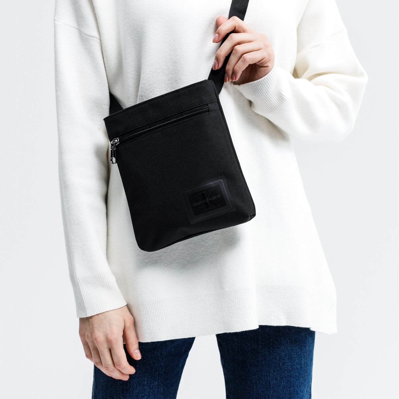 CALVIN KLEIN TORBA SPORT ESSENTIALS MICROFLATPK k50k505565bds kolor czarny