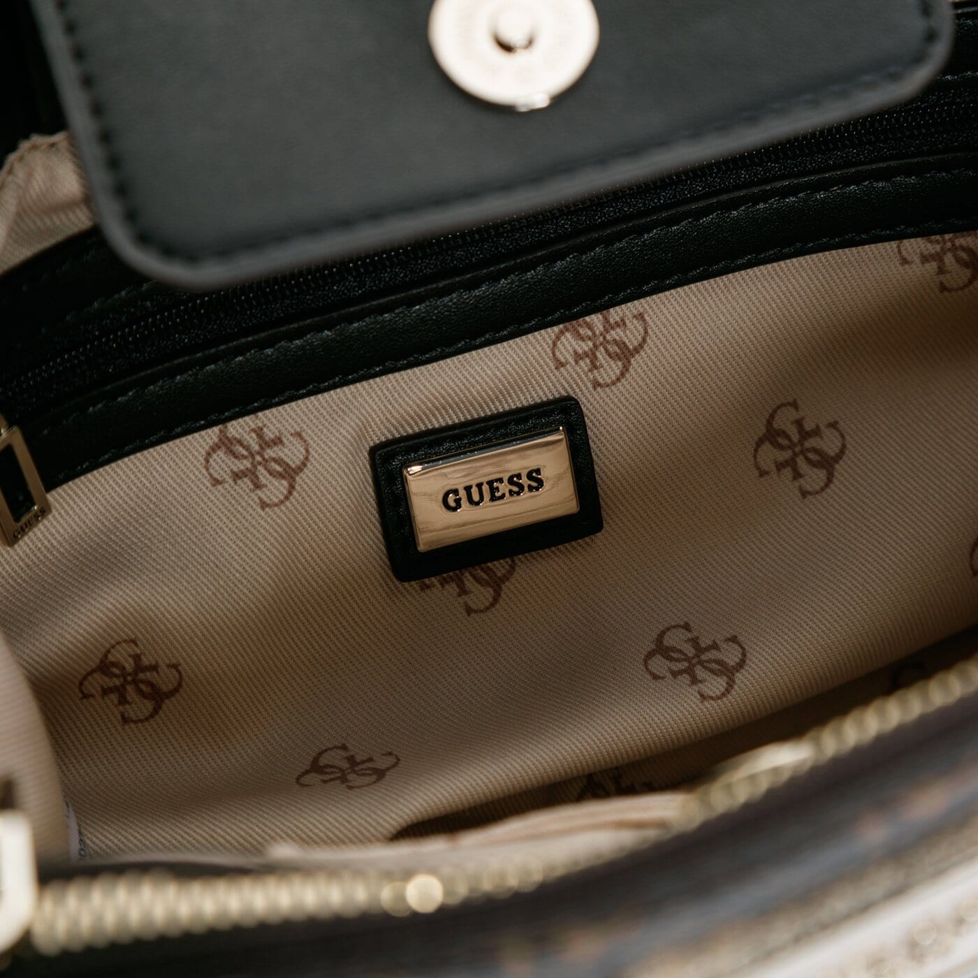 GUESS TOREBKA TYREN STATUS CROSSBODY kolor MULTICOLOR (HWSG7966700BBL