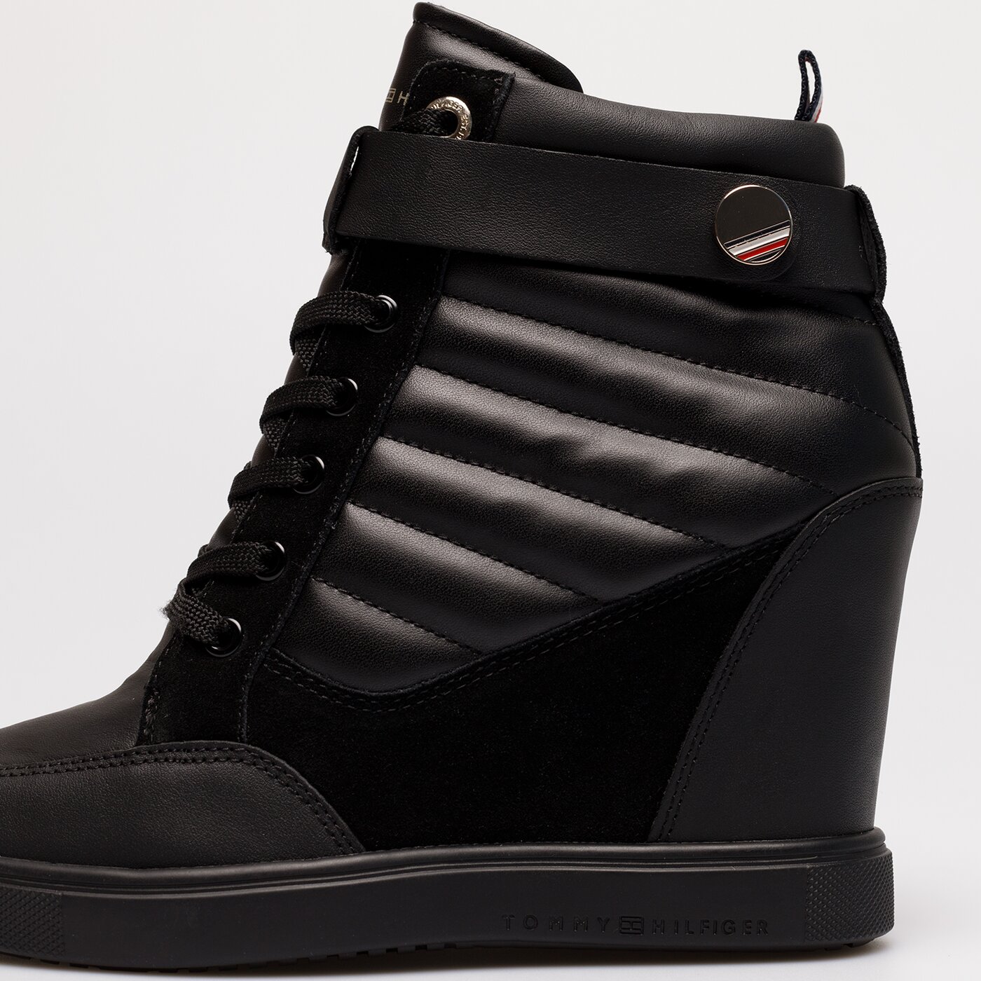 Damskie sneakersy (buty) TOMMY HILFIGER WEDGE SNEAKER BOOT fw0fw06752bds kolor czarny