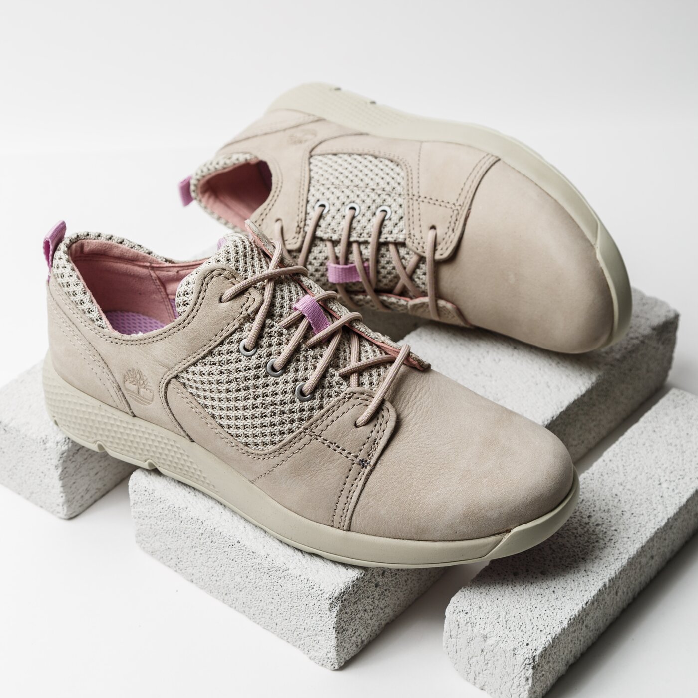 Dziecięce sneakersy (buty) TIMBERLAND FLYROAM L/F OXFORD a1sui kolor beżowy