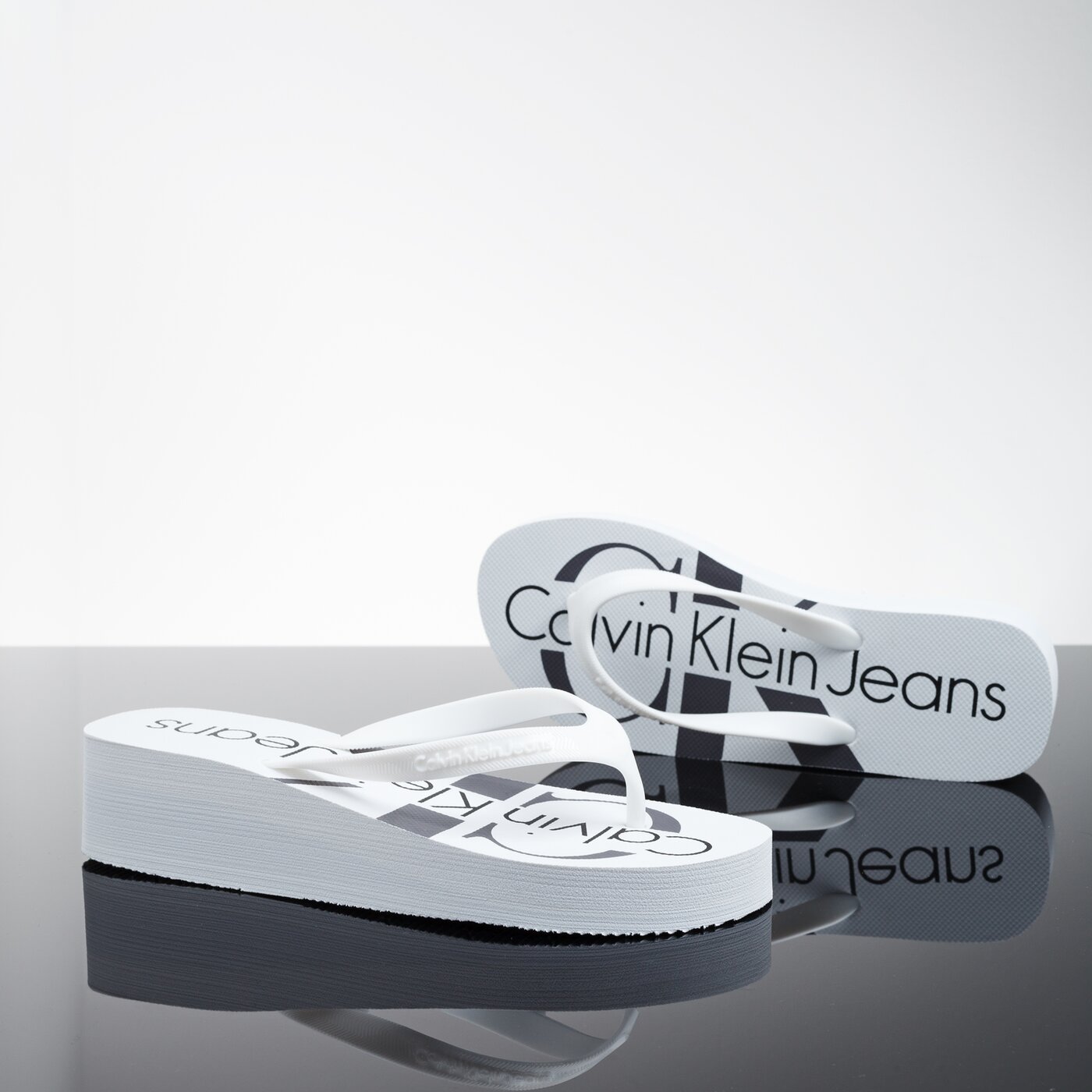 Damskie klapki CALVIN KLEIN TESSE re9734wht kolor biały