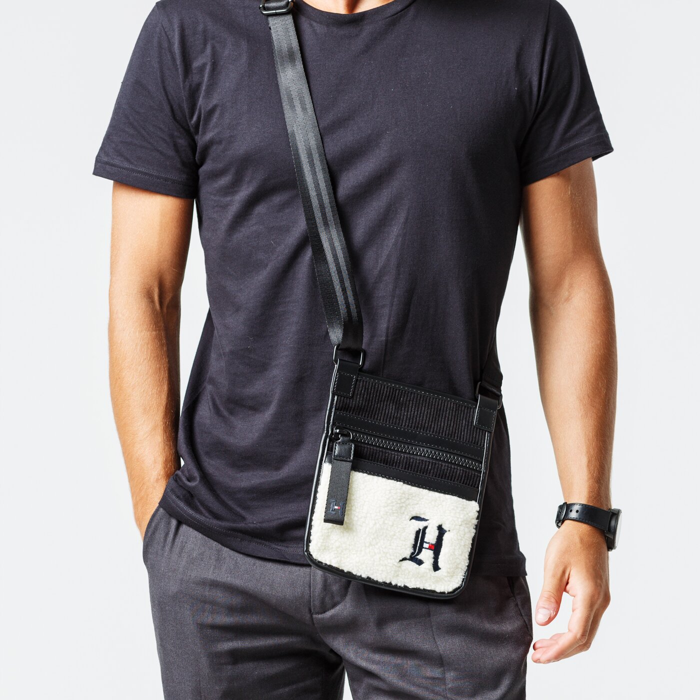 TOMMY HILFIGER TORBA LH ALL TERRAIN CROSSOVER am0am05372bds kolor multicolor