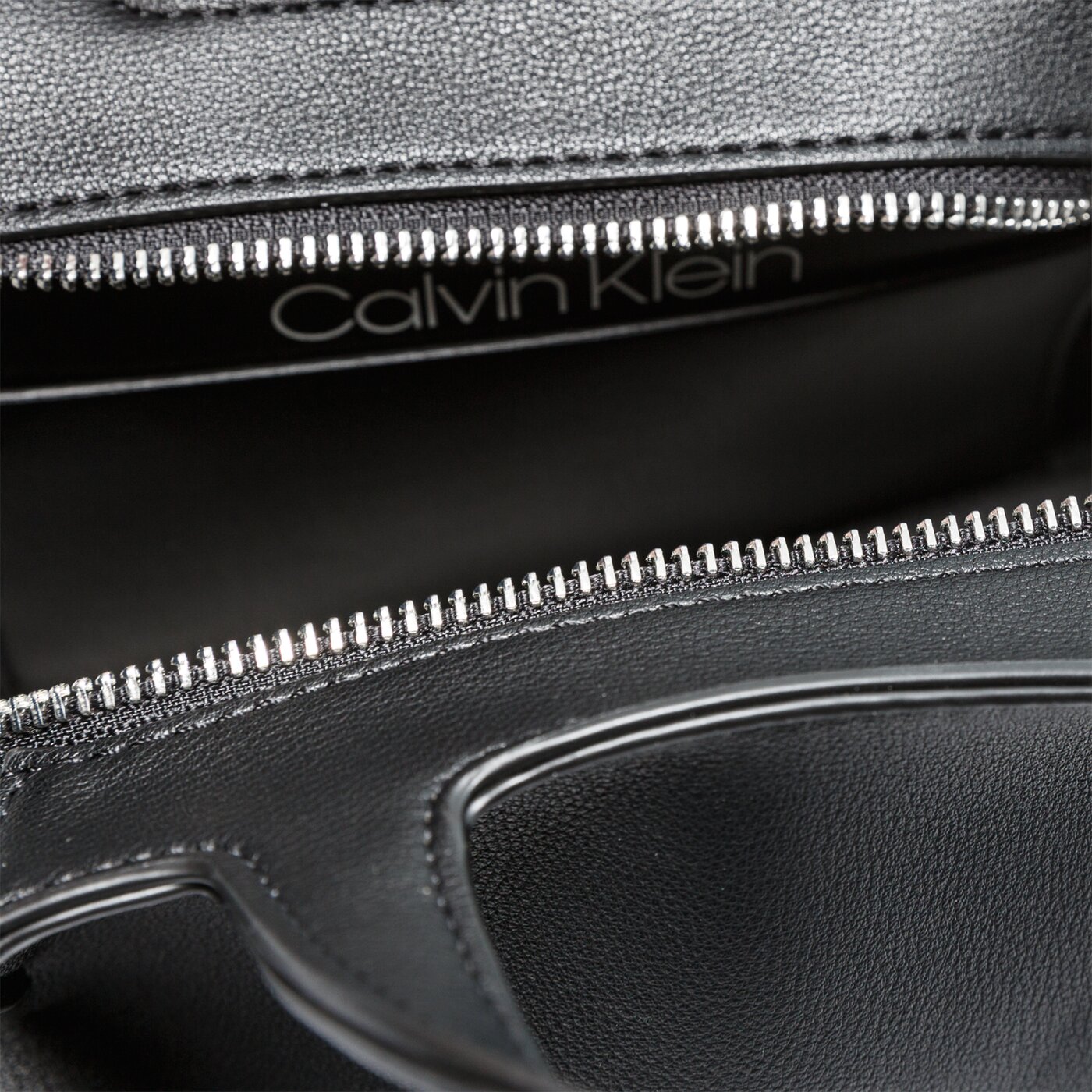 Damska torebka CALVIN KLEIN TOREBKA NEAT TOTE MINI k60k607076bax kolor czarny