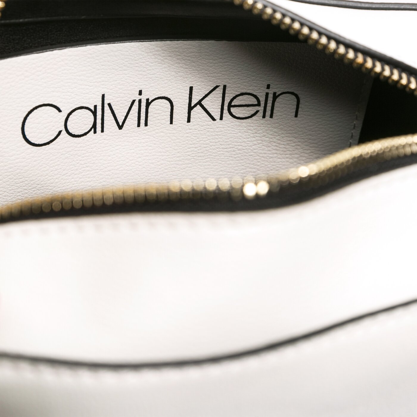 Damska torebka CALVIN KLEIN TOREBKA CK MUST PSP20 CAMERABAG k60k606185yad kolor biały