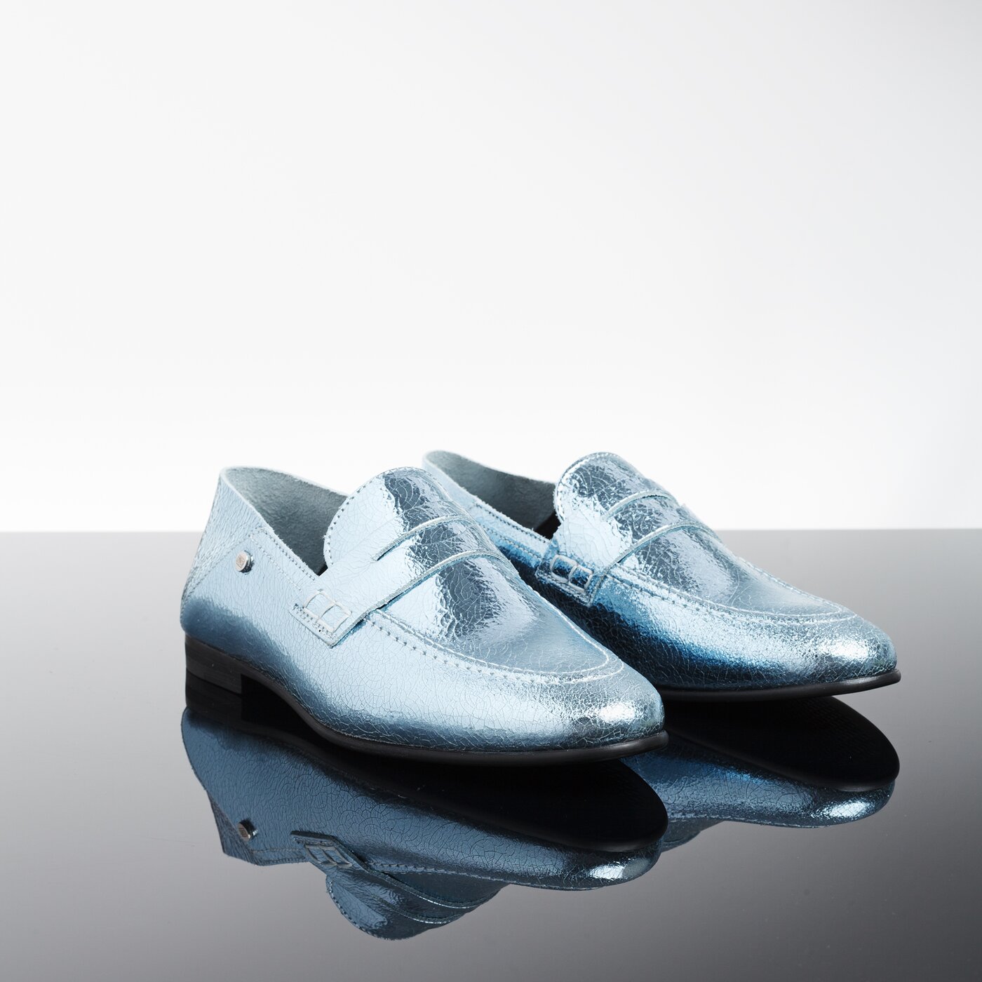 Damskie espadryle TOMMY HILFIGER DORIS CRACKLE METALLIC FLAT LOAFER fw0fw03929447 kolor srebrny