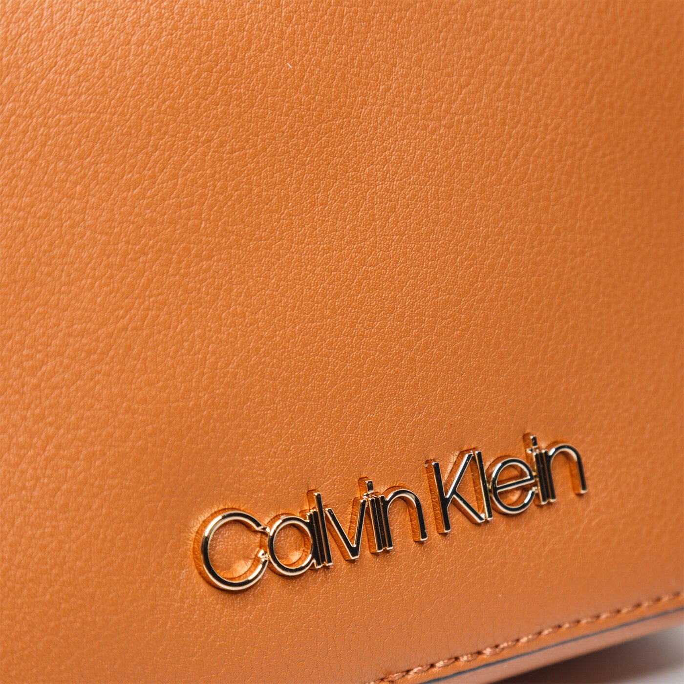 Damska torebka CALVIN KLEIN TOREBKA CAMERA BAG k60k606759gc9 kolor brązowy