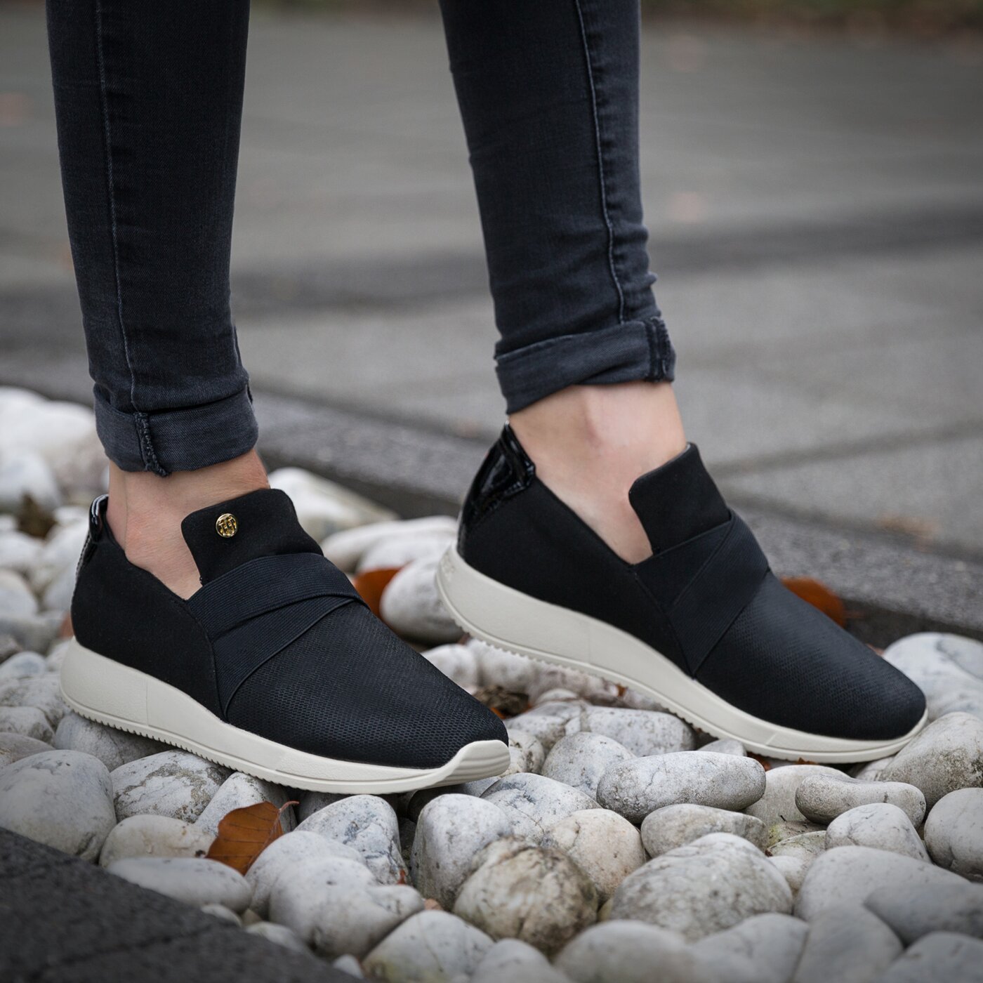 Damskie sneakersy (buty) TOMMY HILFIGER S1285AMANTHA 1C1 fw56821997990 kolor czarny