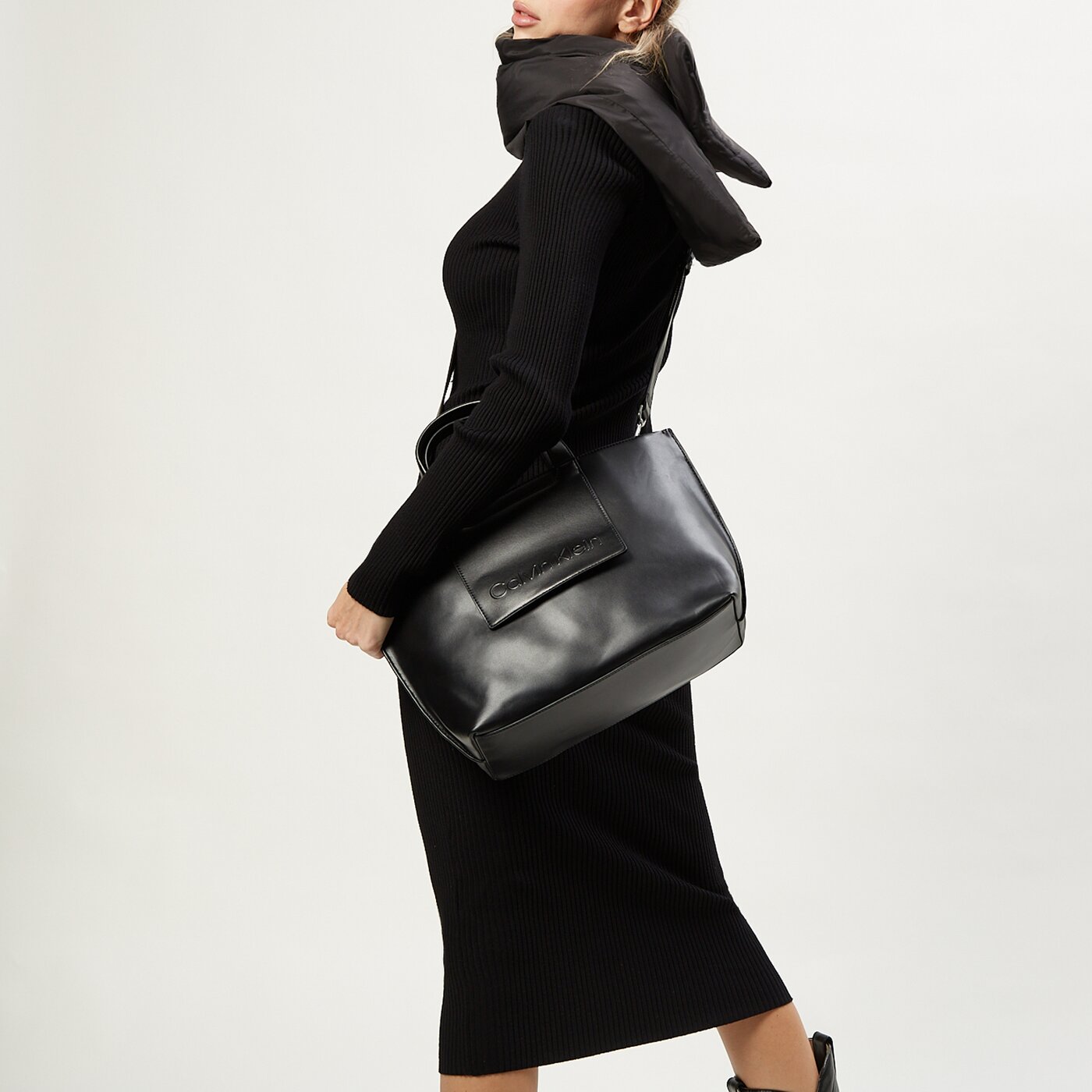 Damska torebka CALVIN KLEIN TOREBKA CK SET TOTE MEDIUM k60k611077bax kolor czarny