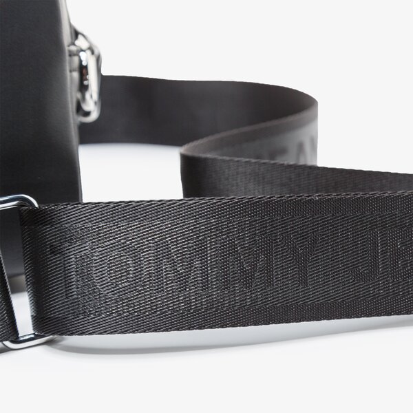 Damska torebka TOMMY HILFIGER TOREBKA FEMME CROSSOVER PU aw0aw080410f4 kolor czarny