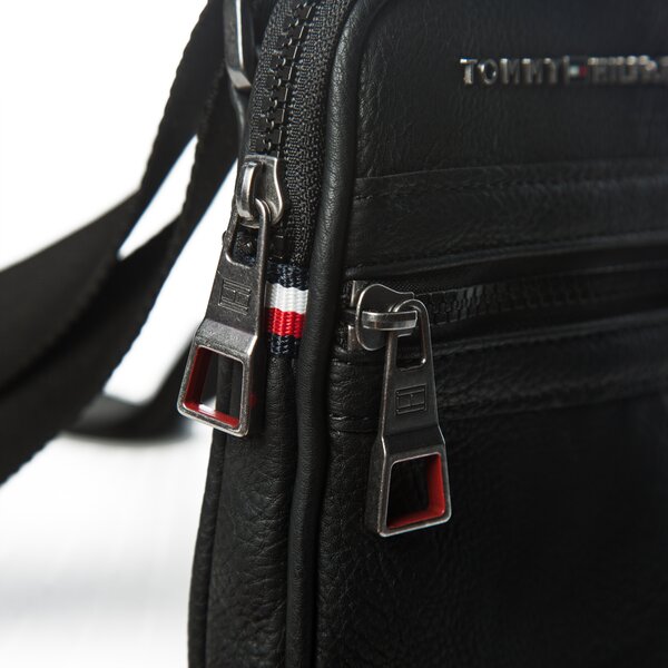 tommy hilfiger essential compact crossover