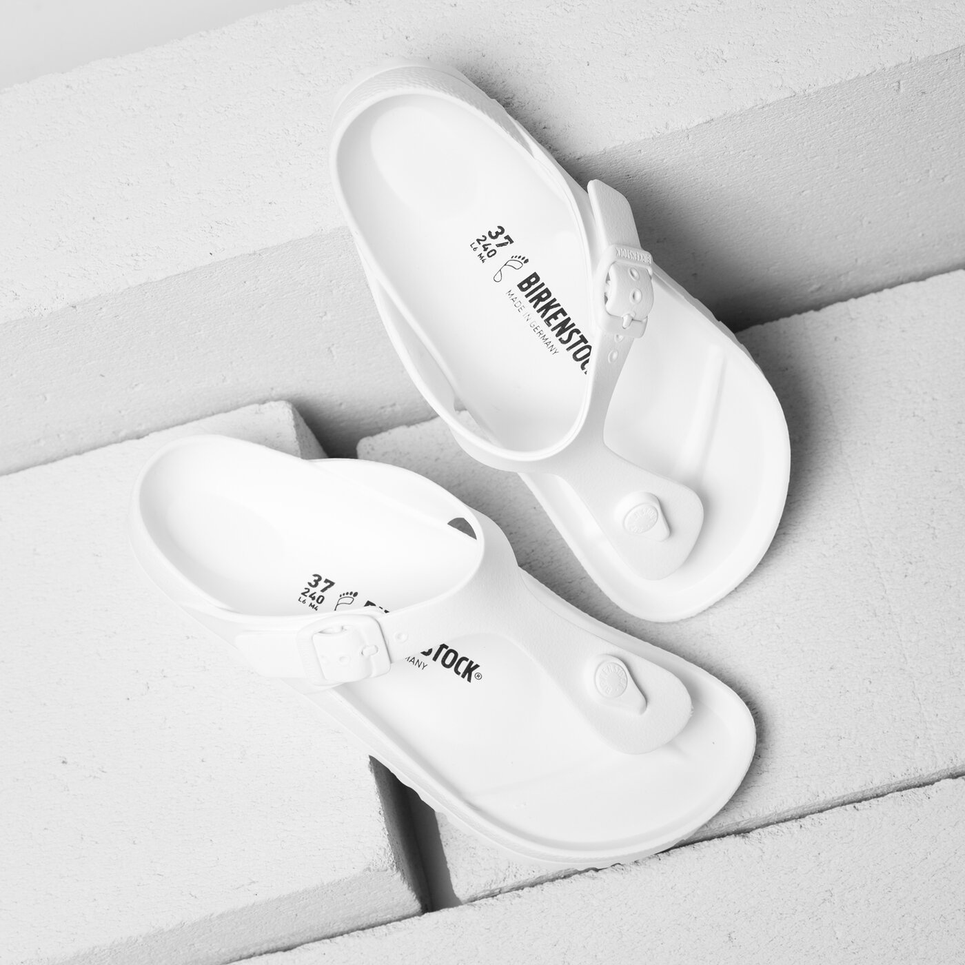 Damskie klapki BIRKENSTOCK GIZEH EVA 128221 kolor biały