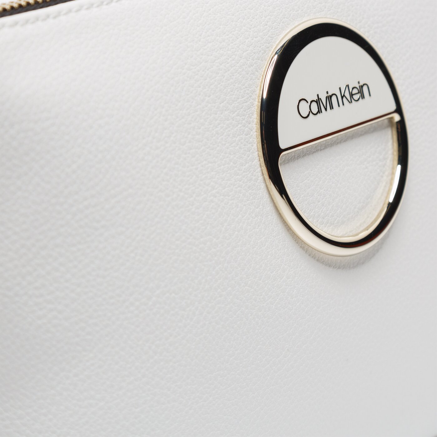 Damska torebka CALVIN KLEIN TOREBKA DISC EW CROSSBODY k60k606313yad kolor biały