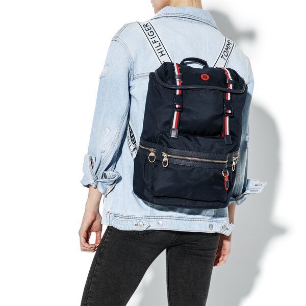 Damska torebka TOMMY HILFIGER TOREBKA EXPLORER BACKPACK aw0aw05663413 kolor granatowy