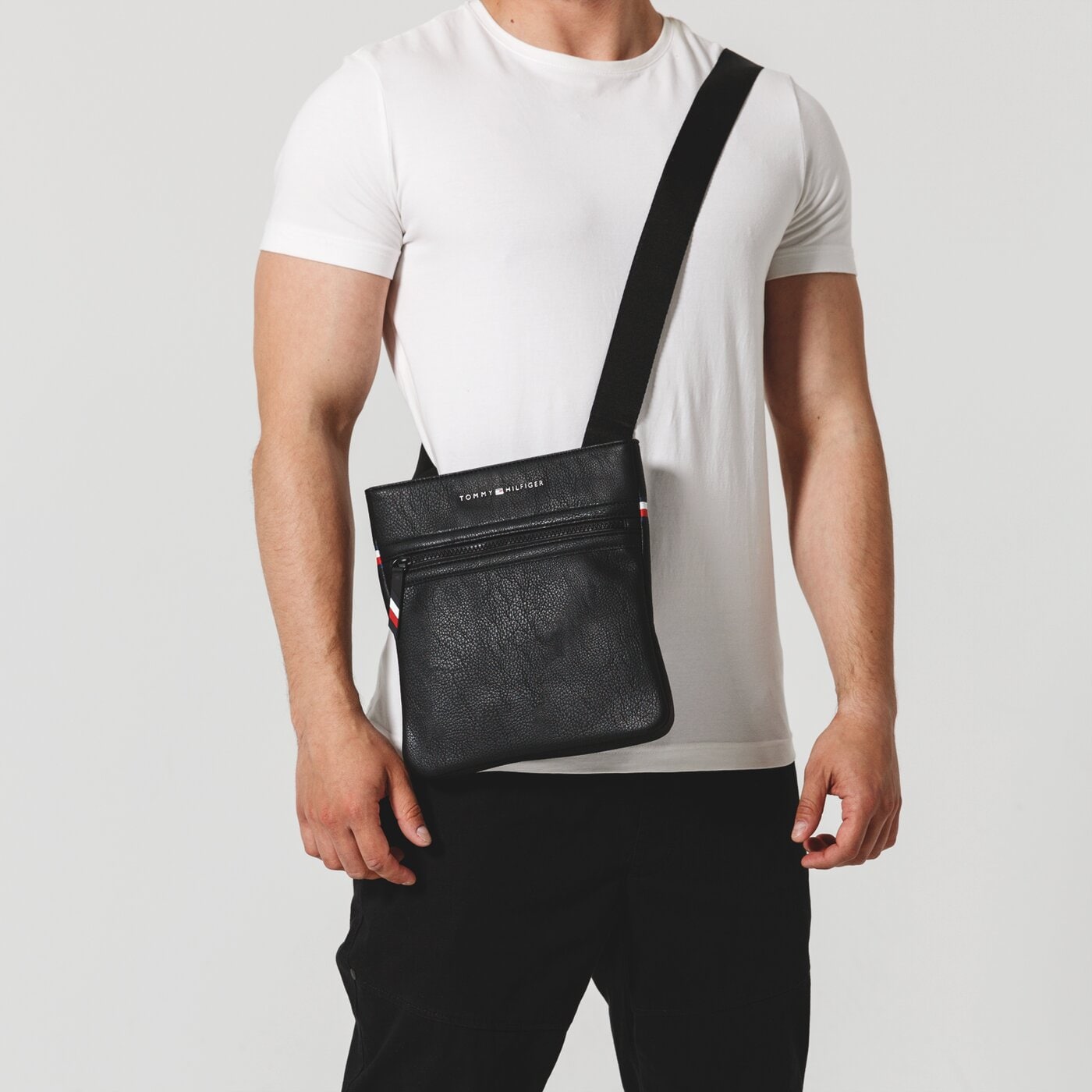 tommy hilfiger essential crossover