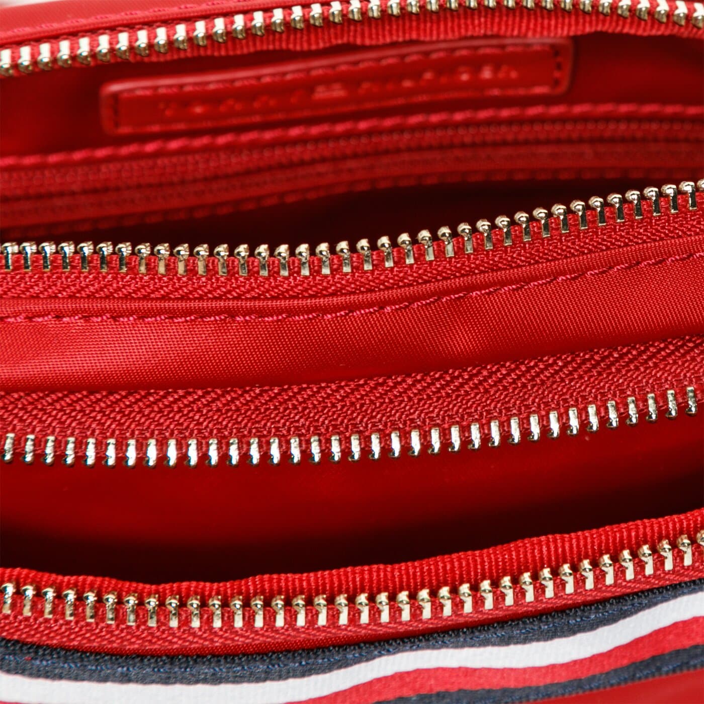 Damska torebka TOMMY HILFIGER TOREBKA POPPY CROSSOVER CORP aw0aw08827xmp kolor czarny