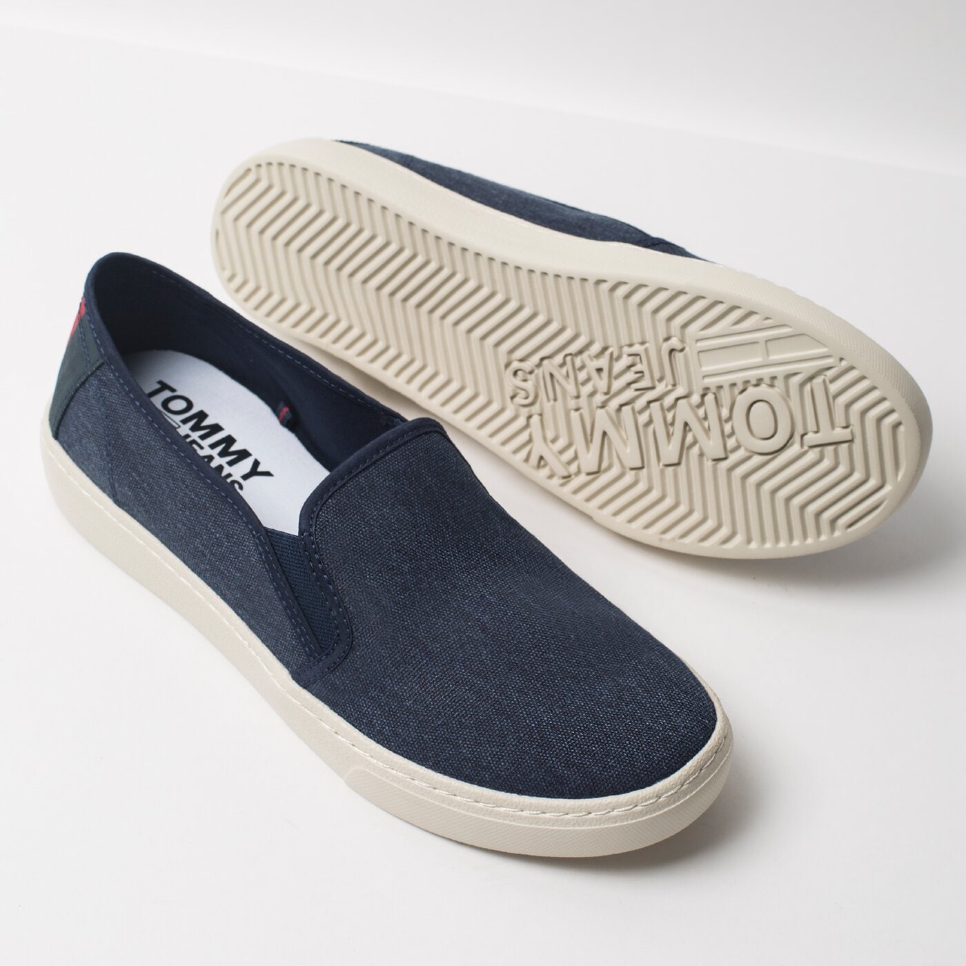 Męskie trampki TOMMY HILFIGER TOMMY JEANS LIGHT SLIP ON em0em00152431 kolor granatowy