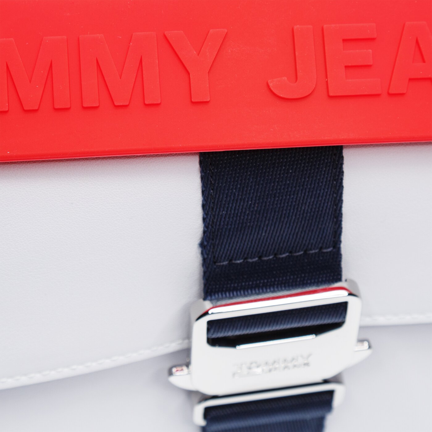 Damska torebka TOMMY HILFIGER TOREBKA FEMME ITEM CROSSOVER aw0aw08409ya2 kolor biały