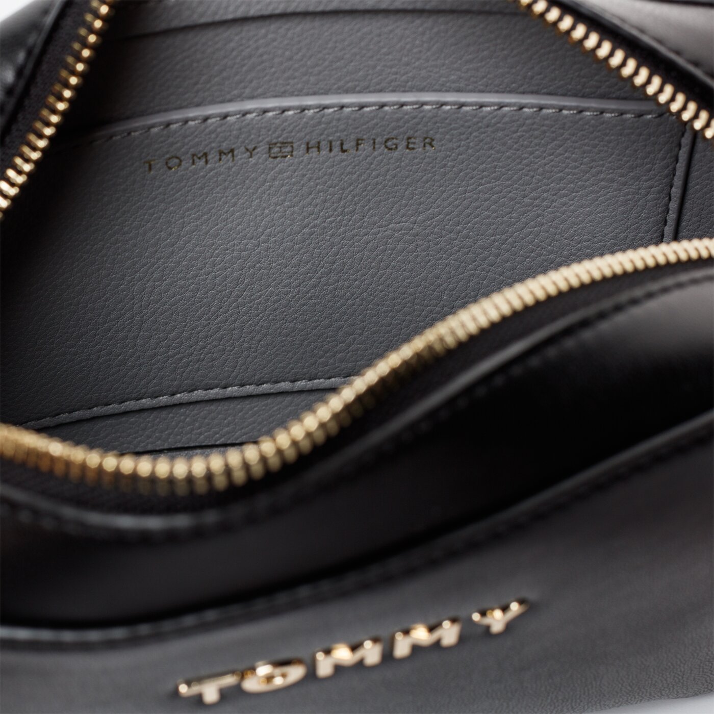 Damska nerka / saszetka TOMMY HILFIGER TOREBKA ICONIC TOMMY CROSSOVER SOLID aw0aw07591bds kolor czarny