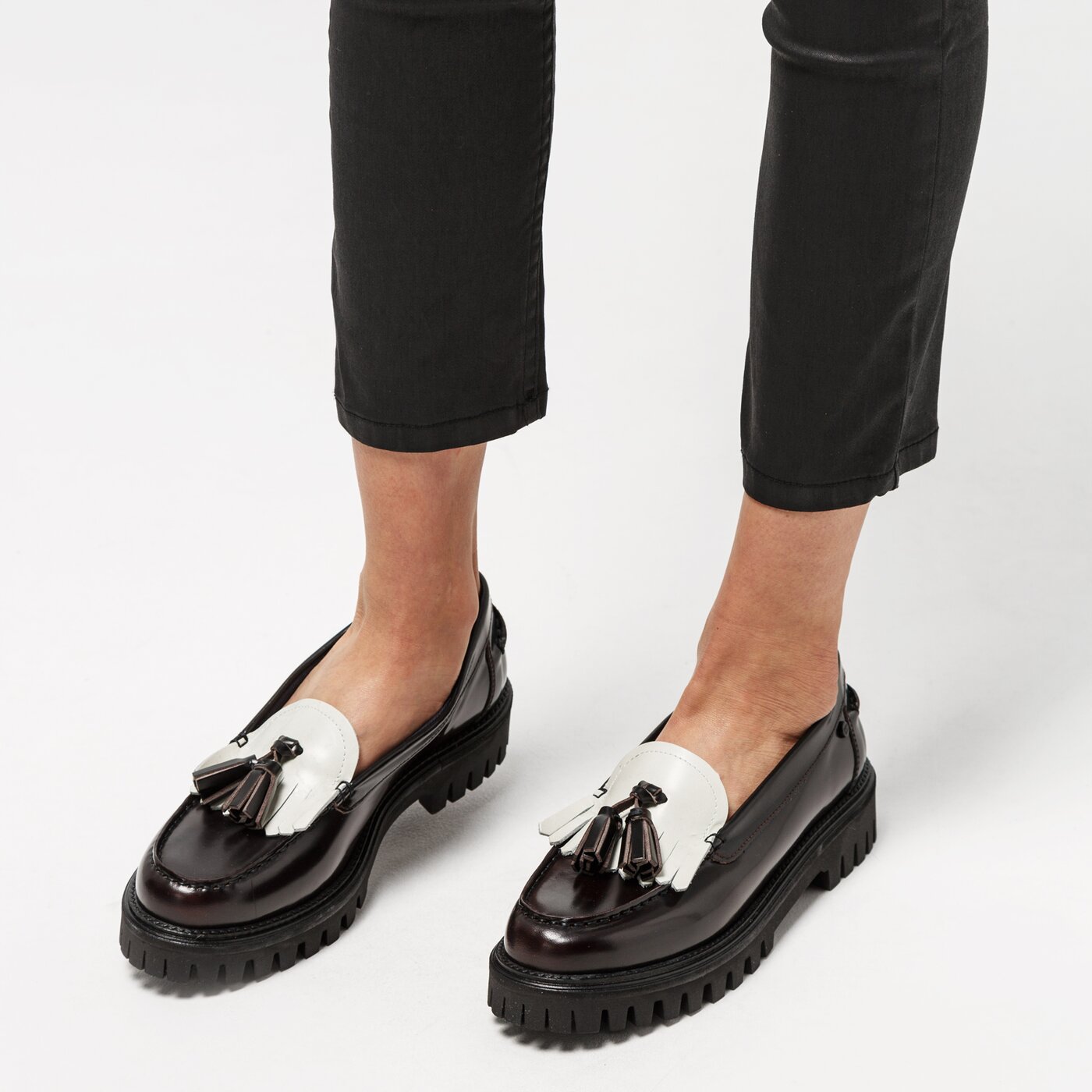 Damskie półbuty TOMMY HILFIGER ICONIC POLISHED LOAFER fw0fw04289020 kolor czarny